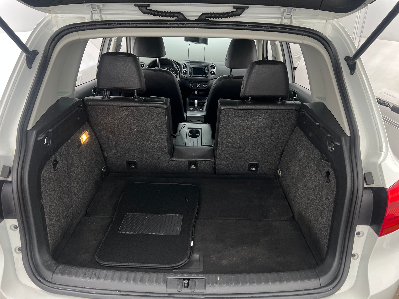 Thumbnail: 2017 Volkswagen Tiguan - 6