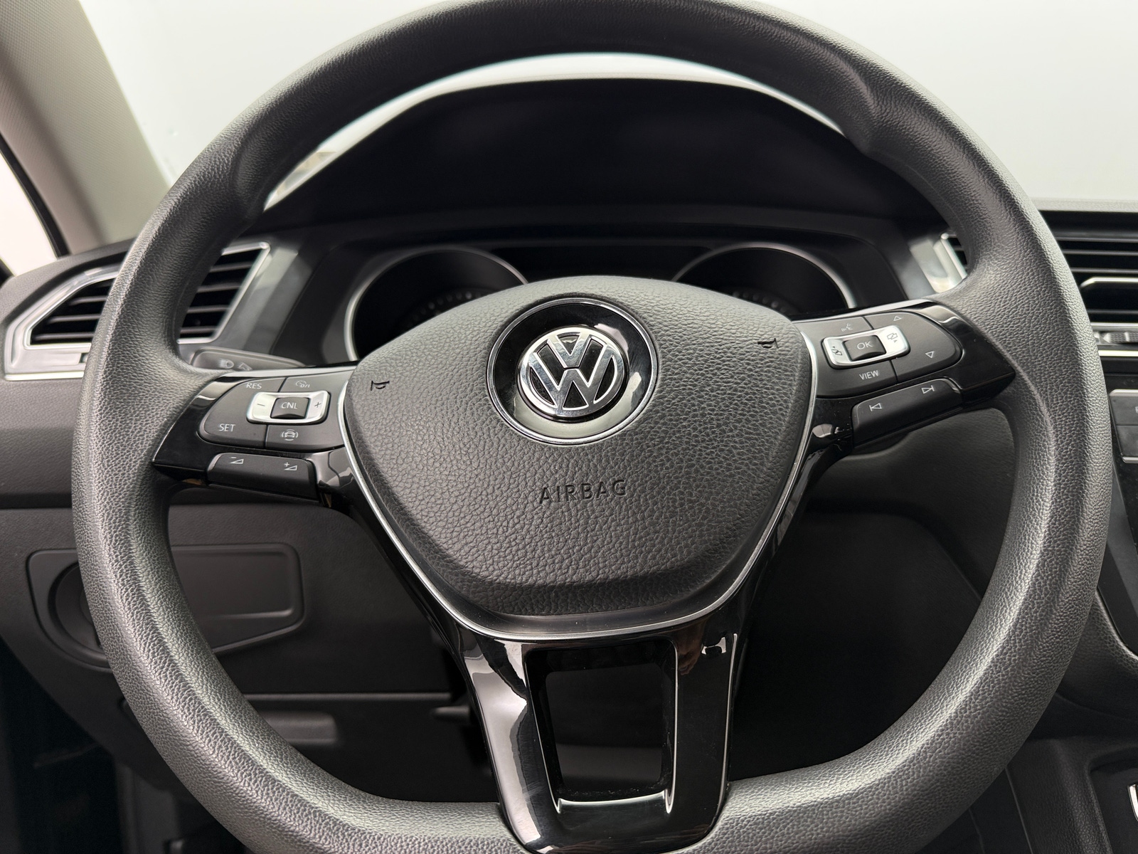 Thumbnail: 2019 Volkswagen Tiguan - 5