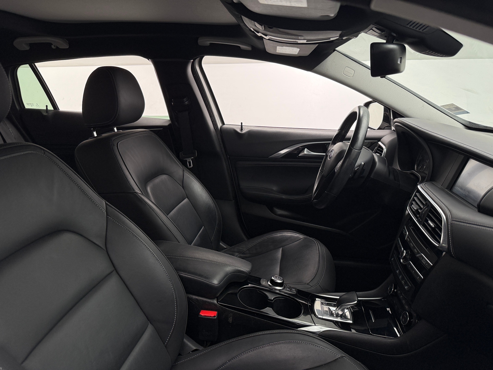 Thumbnail: 2017 INFINITI QX30 - 2