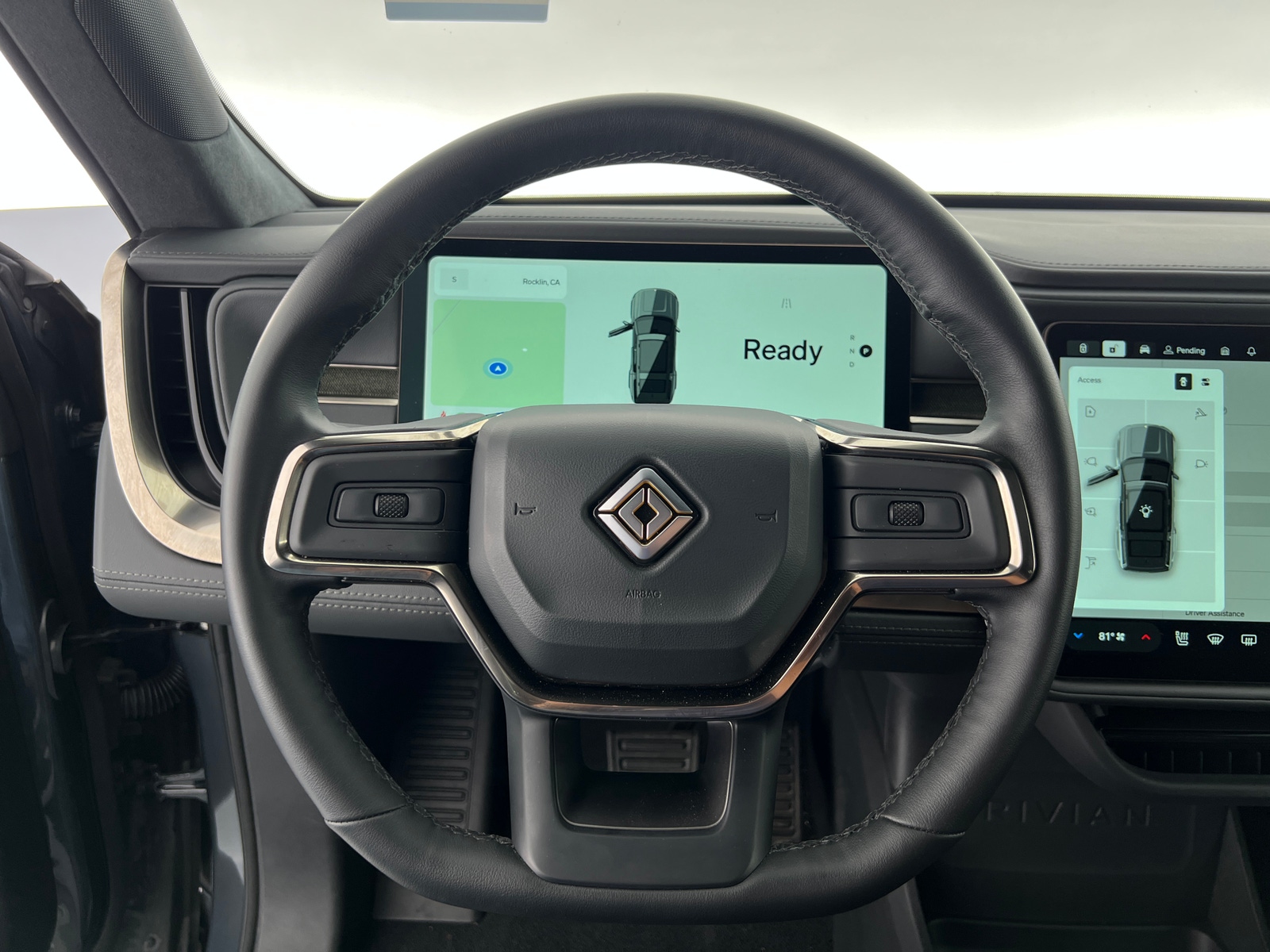 Thumbnail: 2025 Rivian R1S - 4