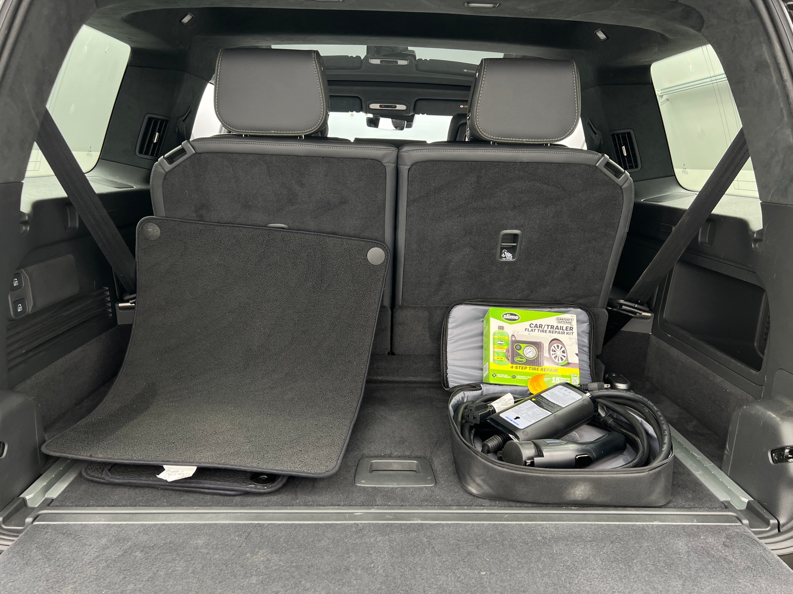 Thumbnail: 2025 Rivian R1S - 6