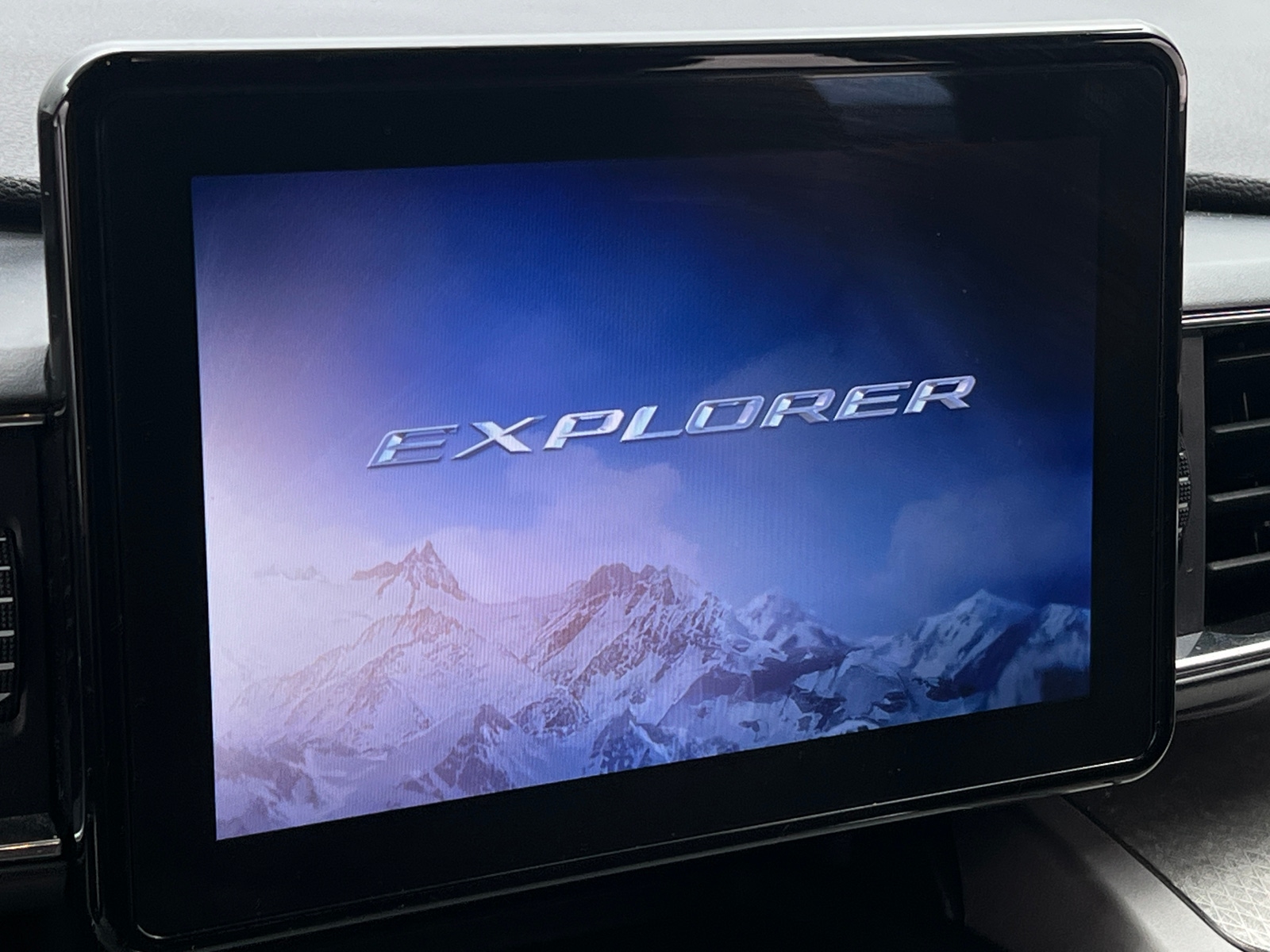 Thumbnail: 2022 Ford Explorer - 3