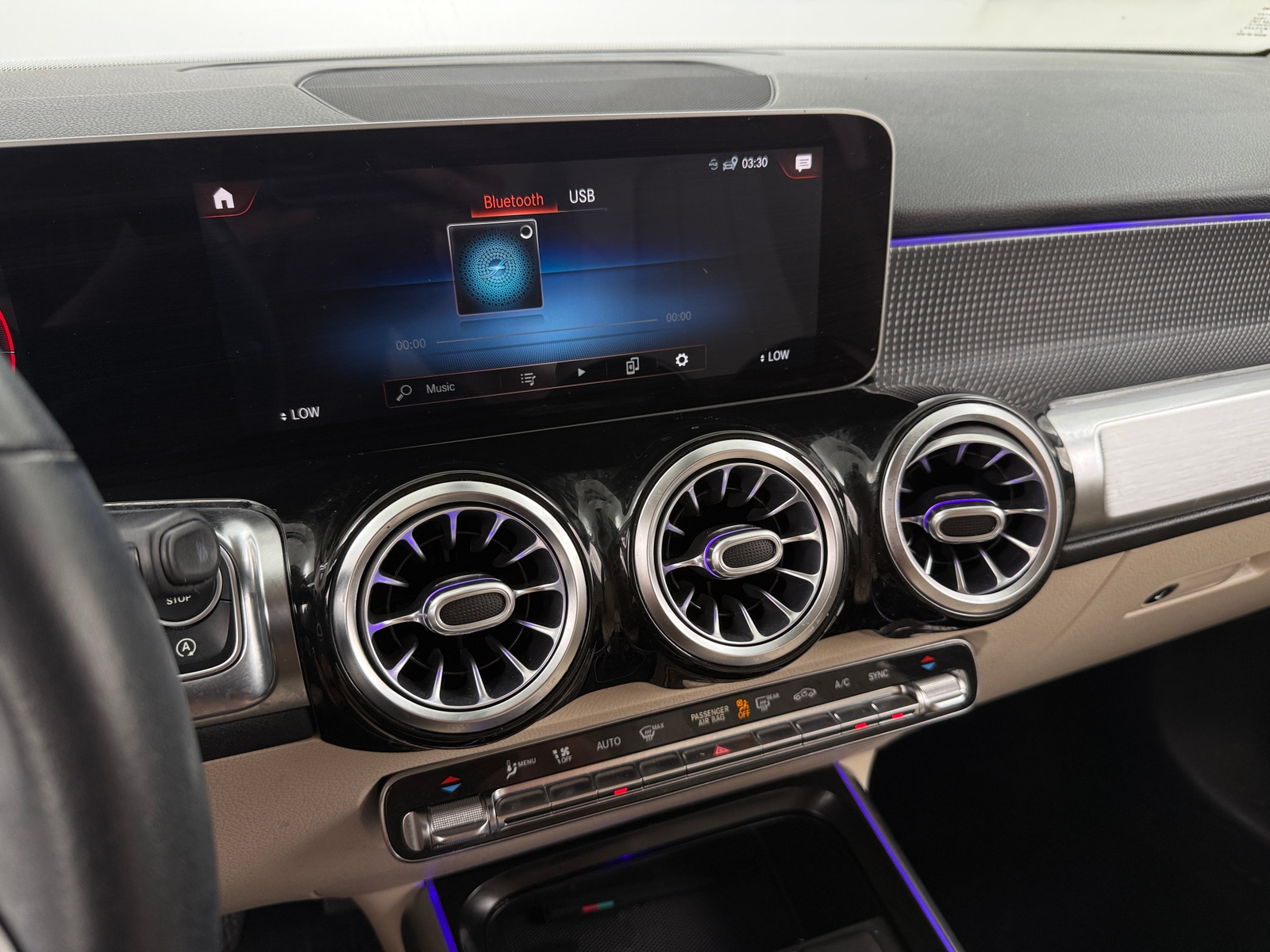 Thumbnail: 2020 Mercedes-Benz GLB - 3