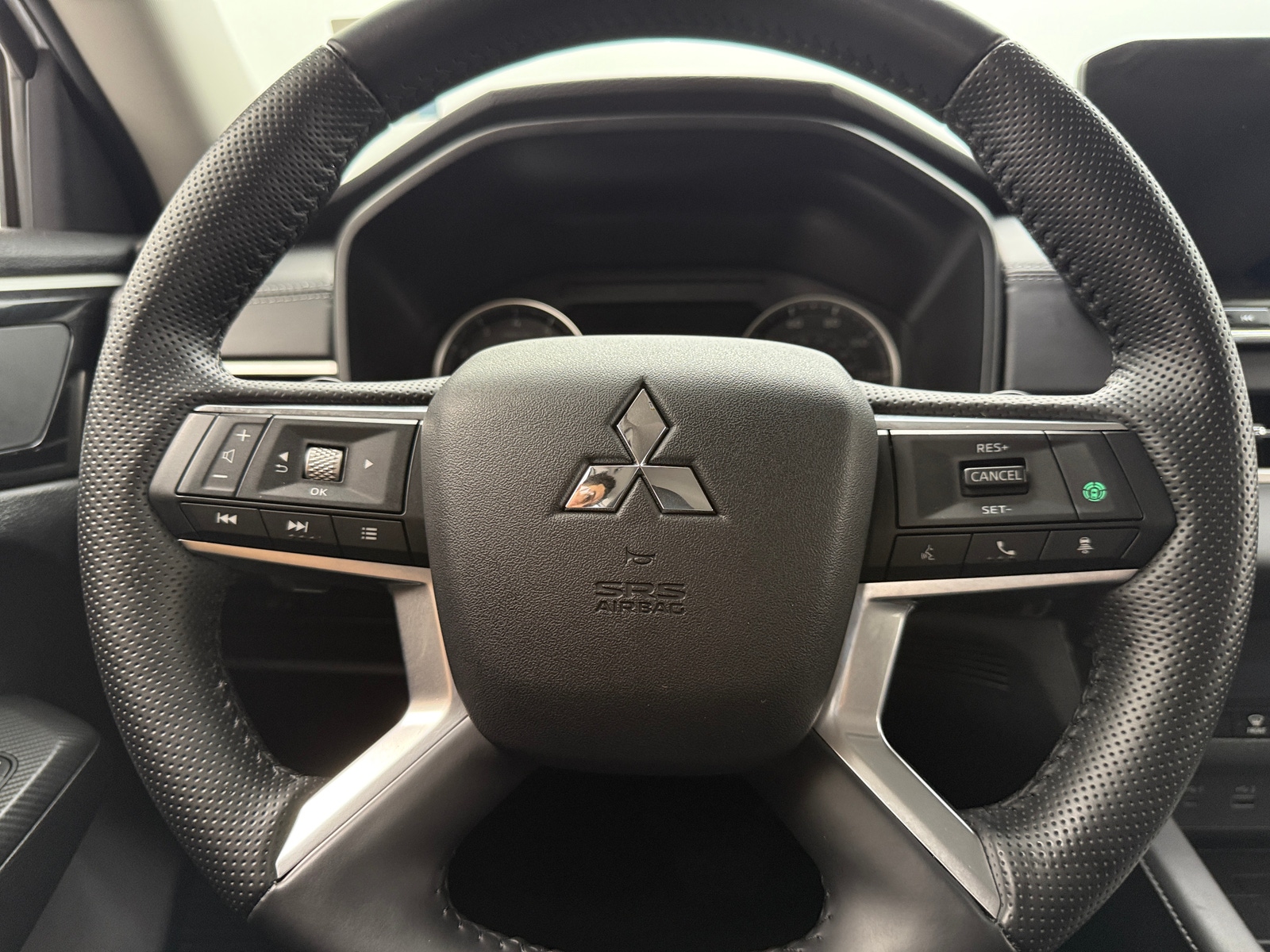 Thumbnail: 2024 Mitsubishi Outlander - 4