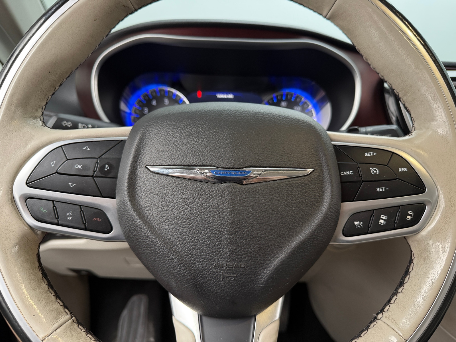 Thumbnail: 2019 Chrysler Pacifica - 4