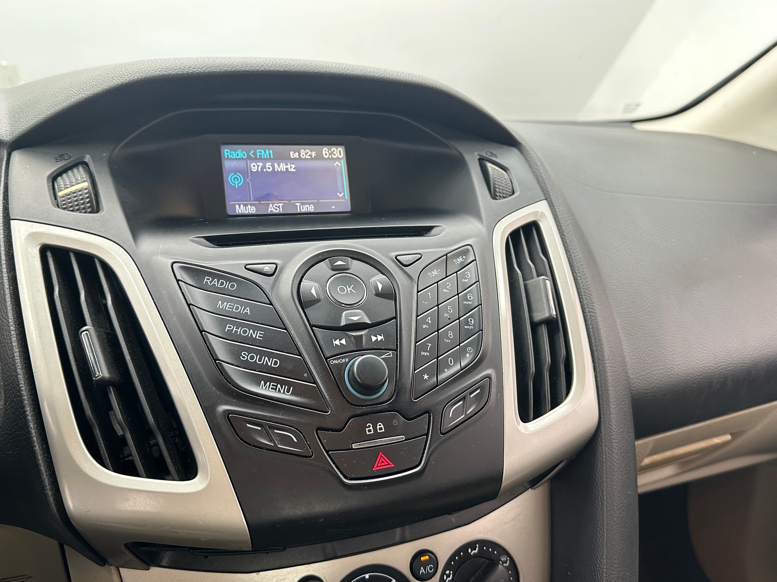 Thumbnail: 2013 Ford Focus - 4