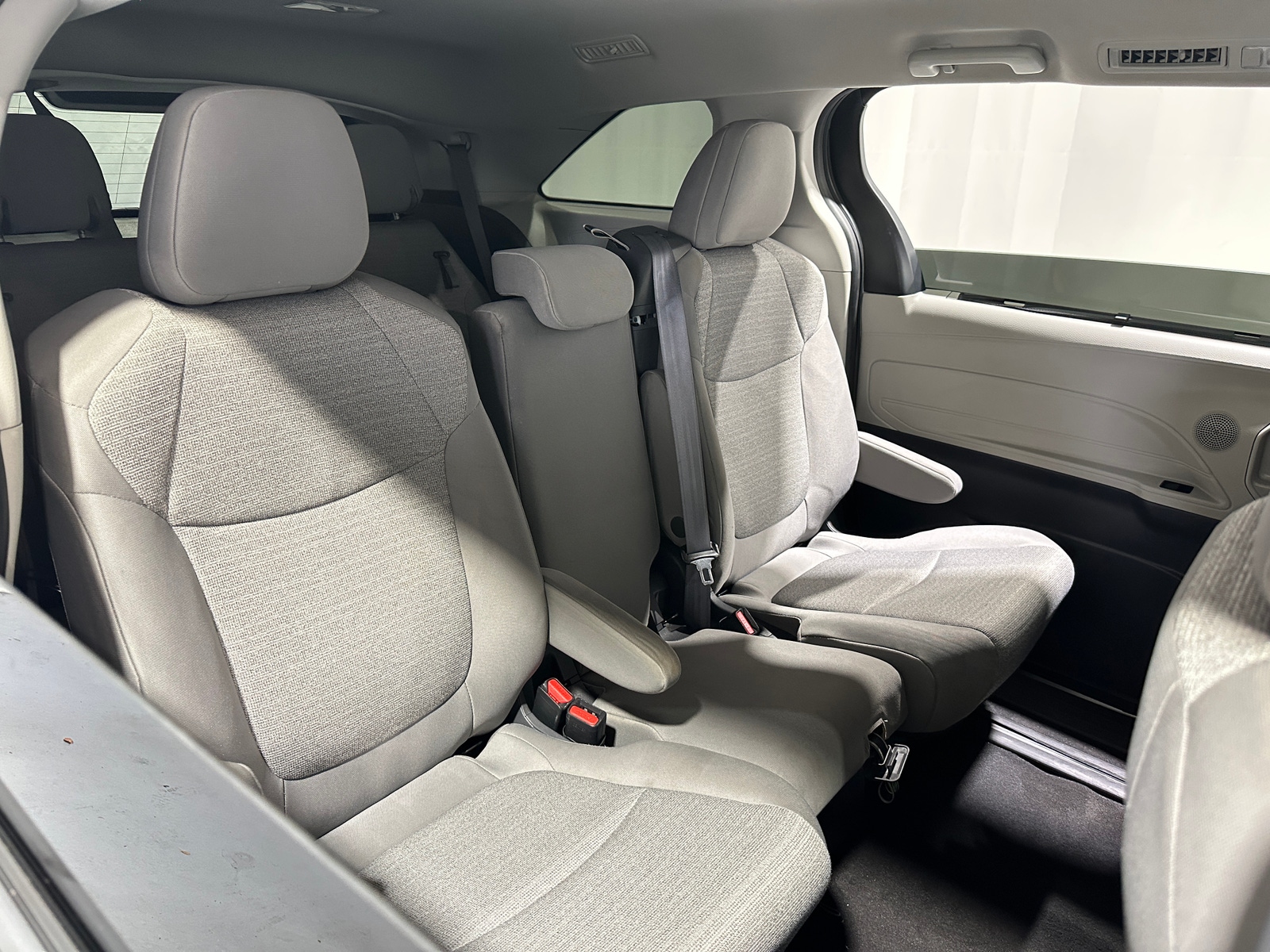 Thumbnail: 2021 Toyota Sienna - 6