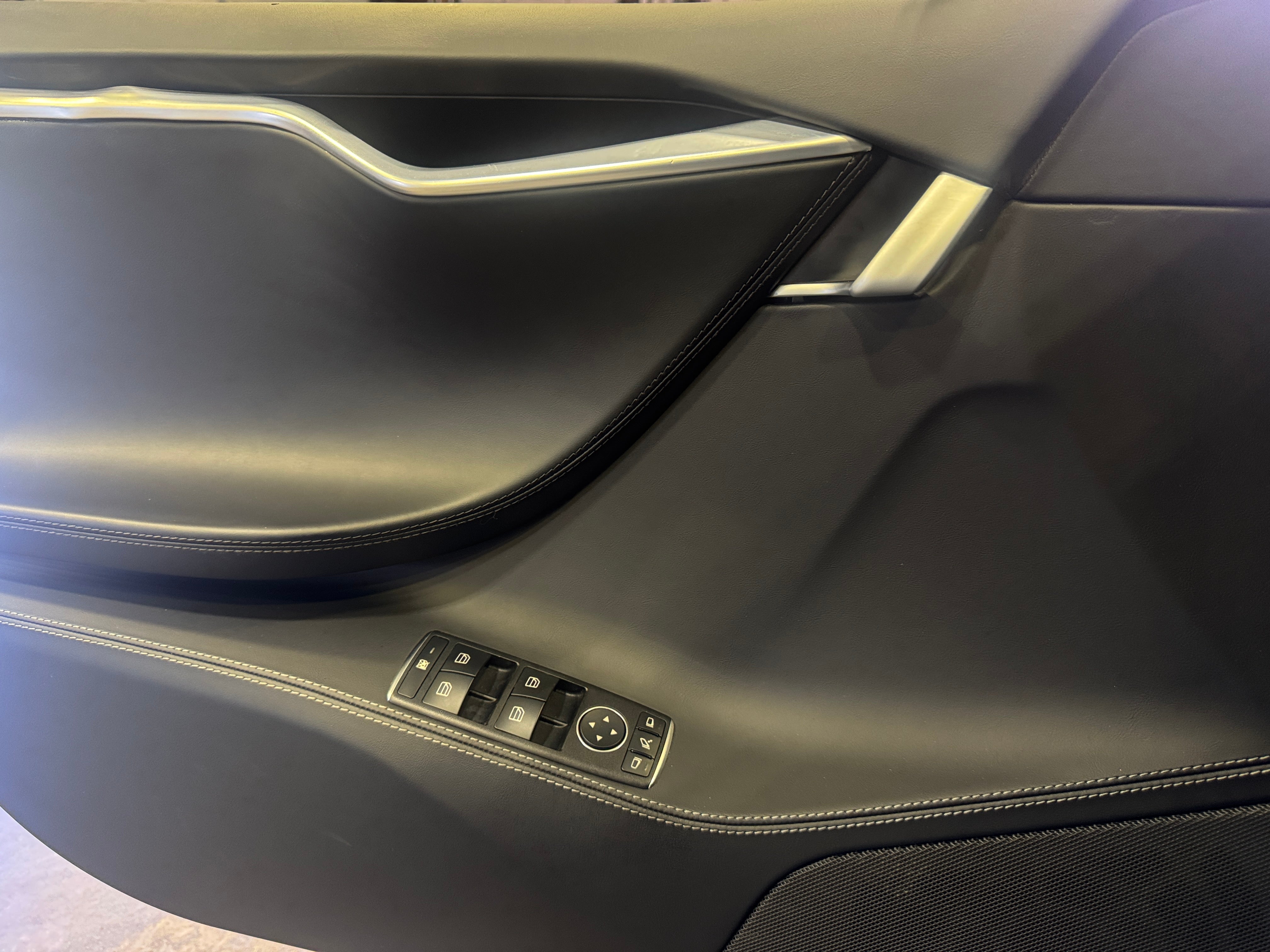 Used 2018 Tesla Model S 75D with VIN 5YJSA1E29JF246554 for sale in Oak Creek, WI