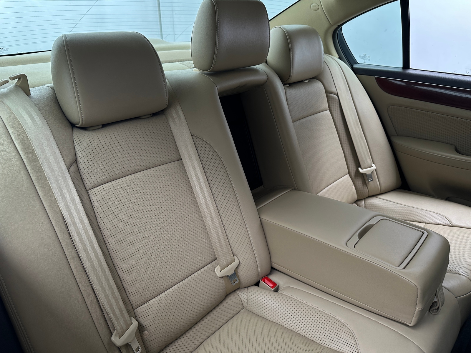 Thumbnail: 2012 Hyundai Genesis - 4