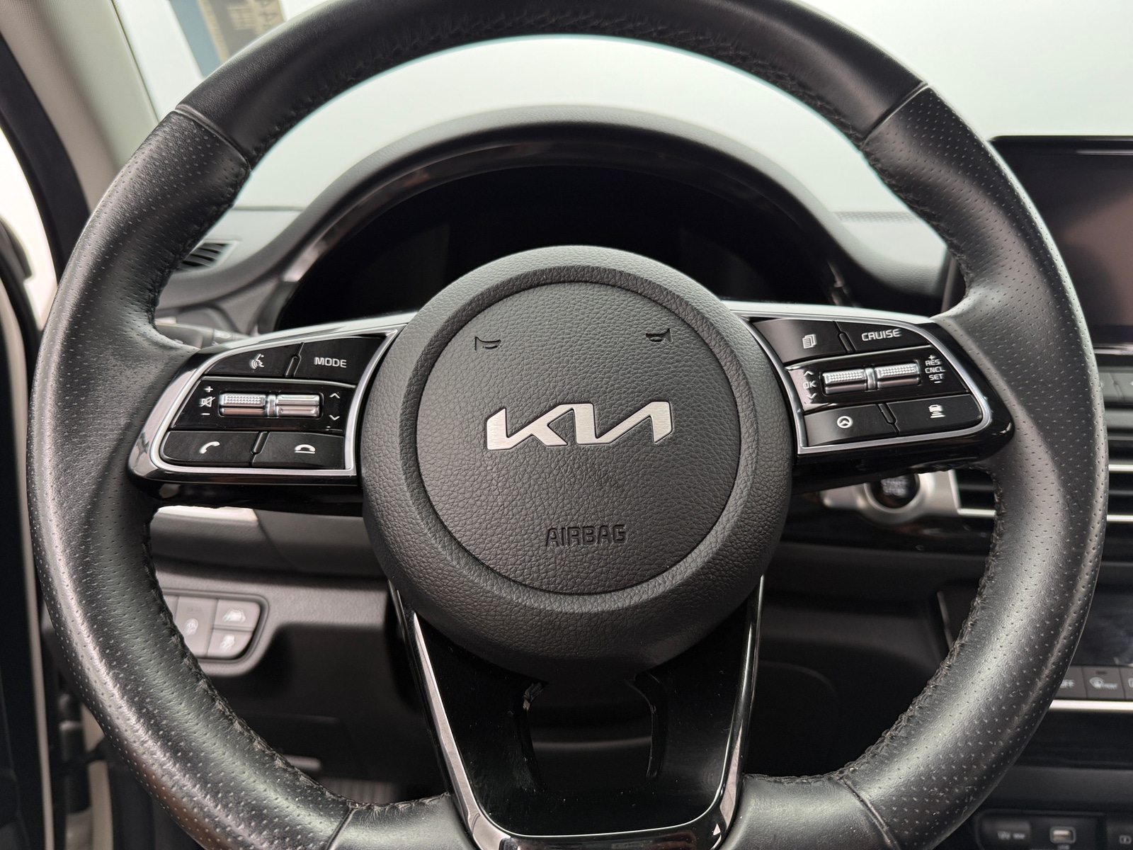 Thumbnail: 2023 Kia Seltos - 4