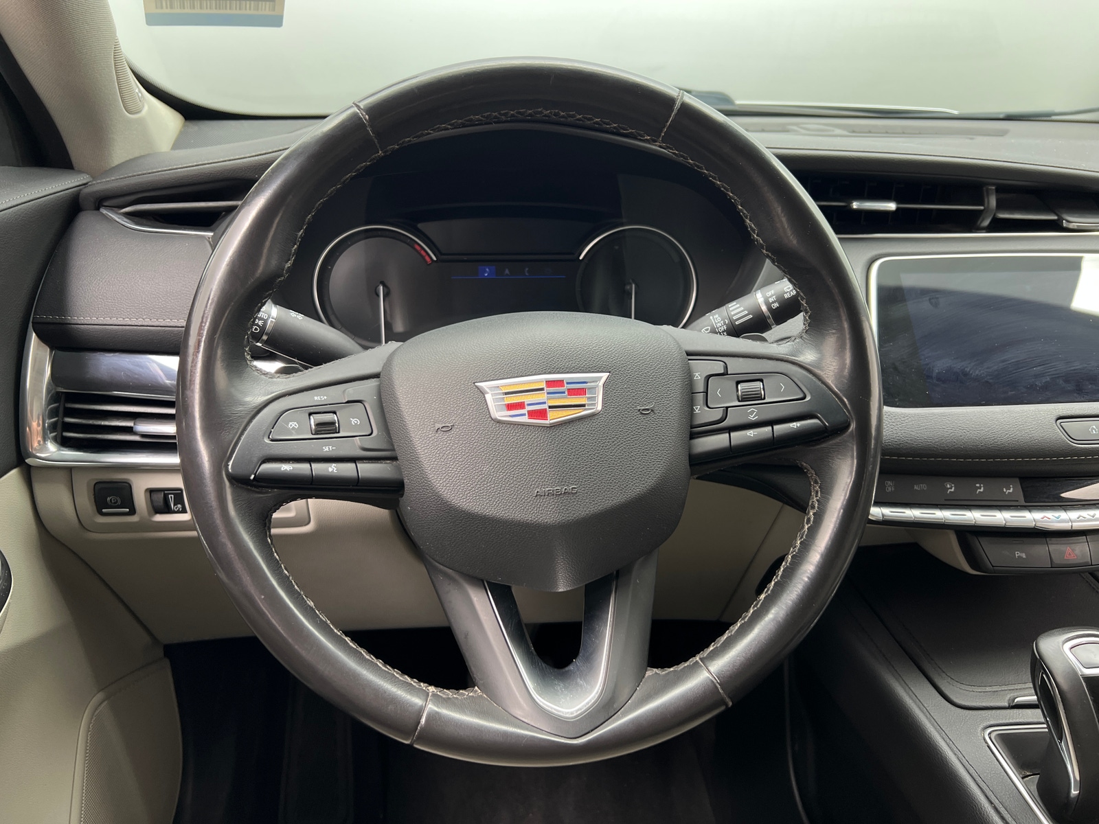 Thumbnail: 2019 Cadillac XT4 - 4
