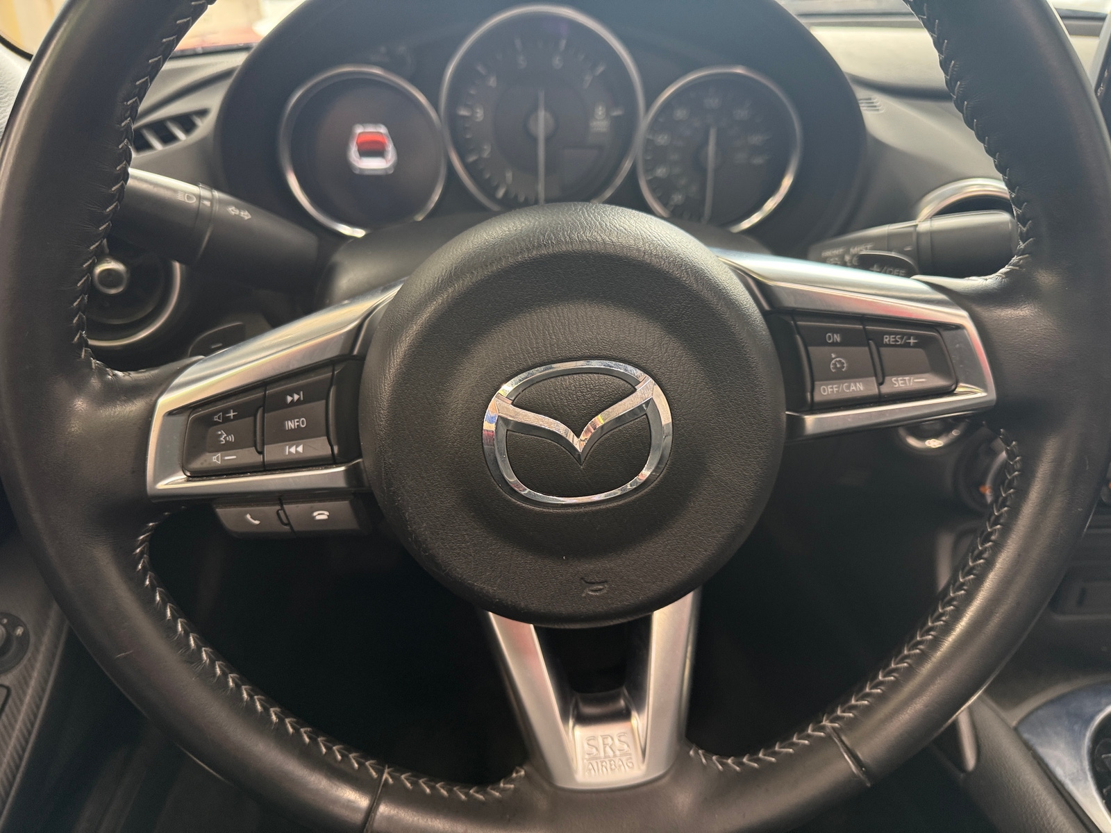 Thumbnail: 2020 Mazda MX-5 Miata - 4