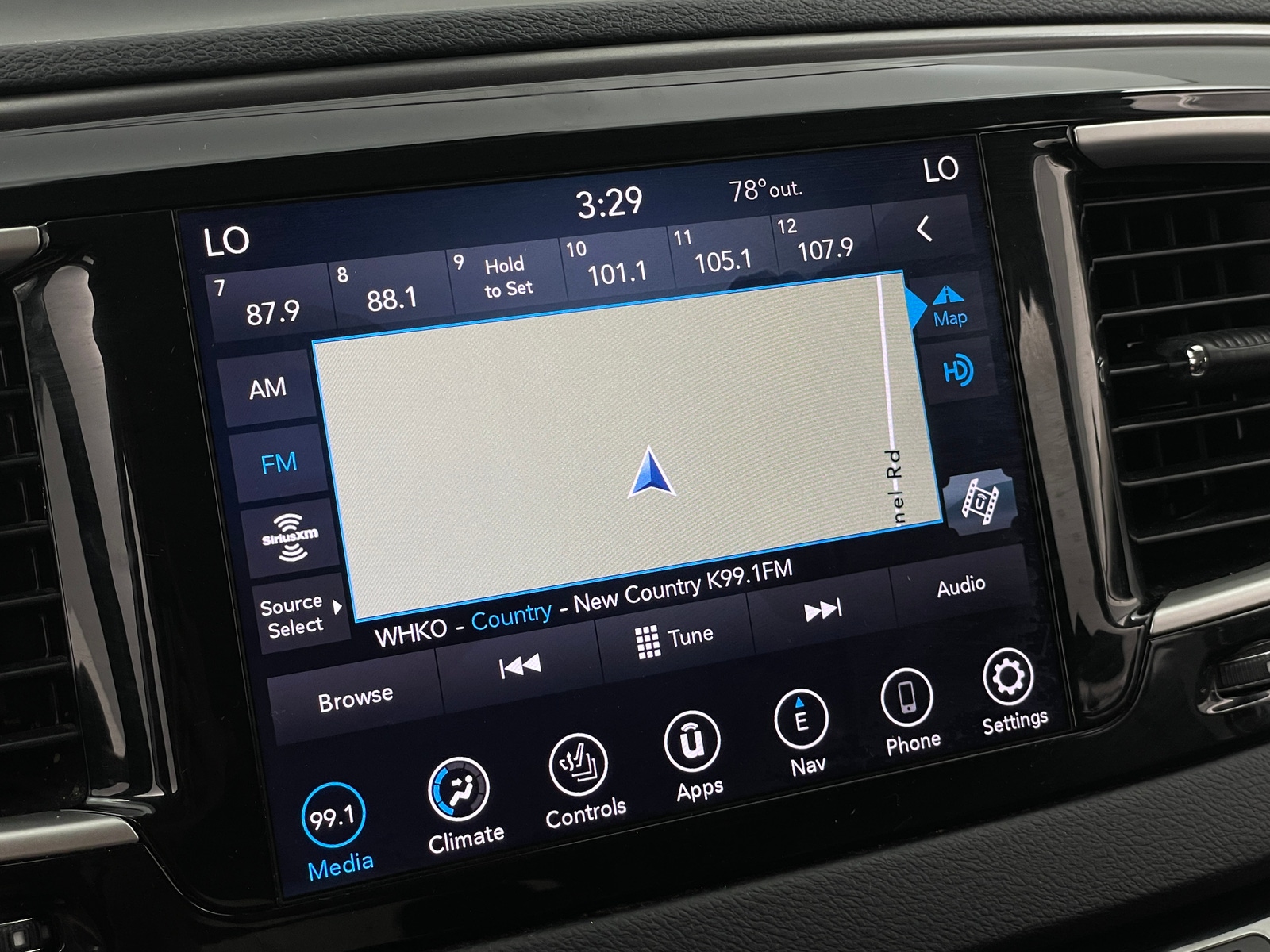 Thumbnail: 2020 Chrysler Pacifica - 3