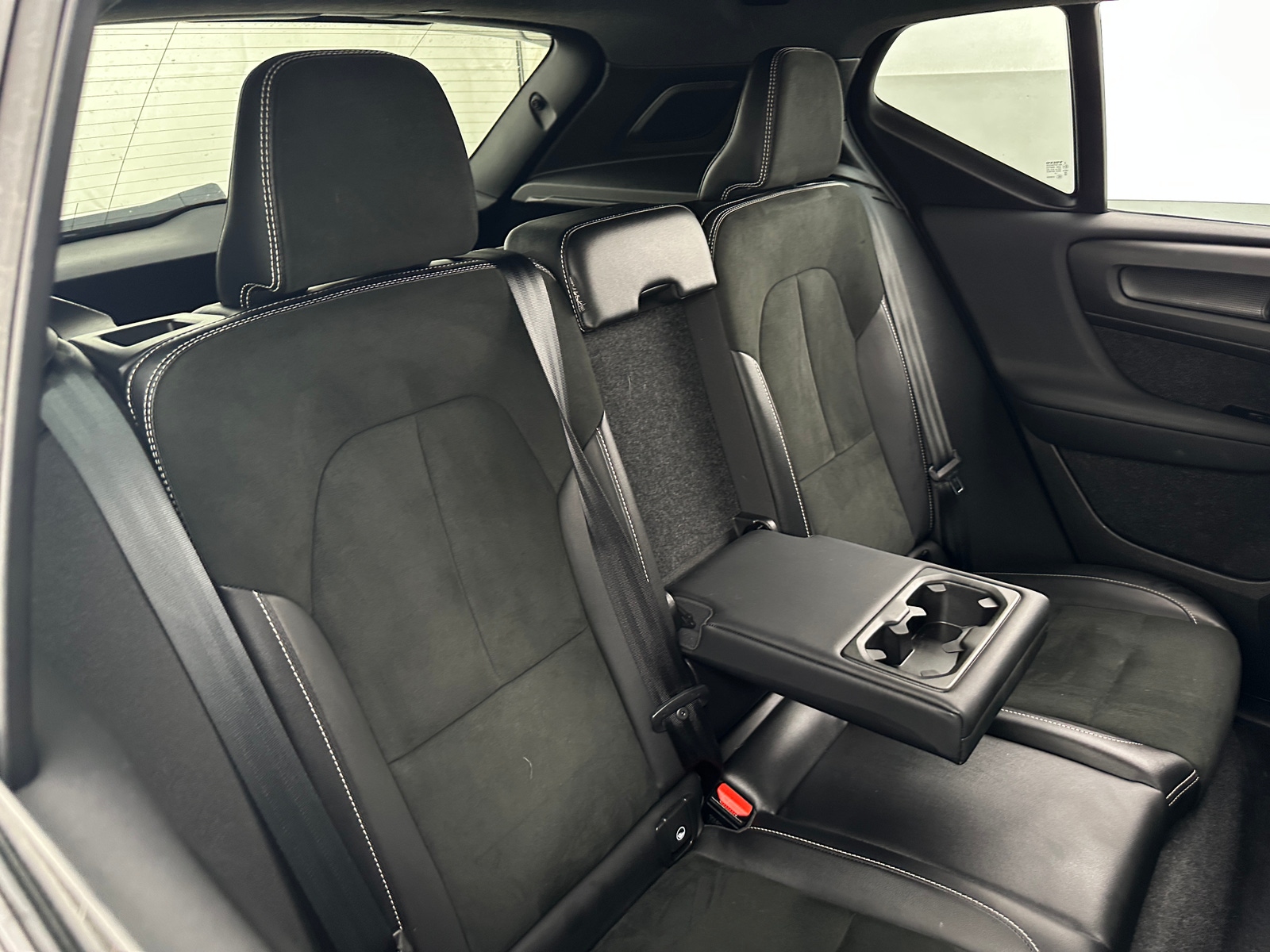 Thumbnail: 2022 Volvo XC40 - 6