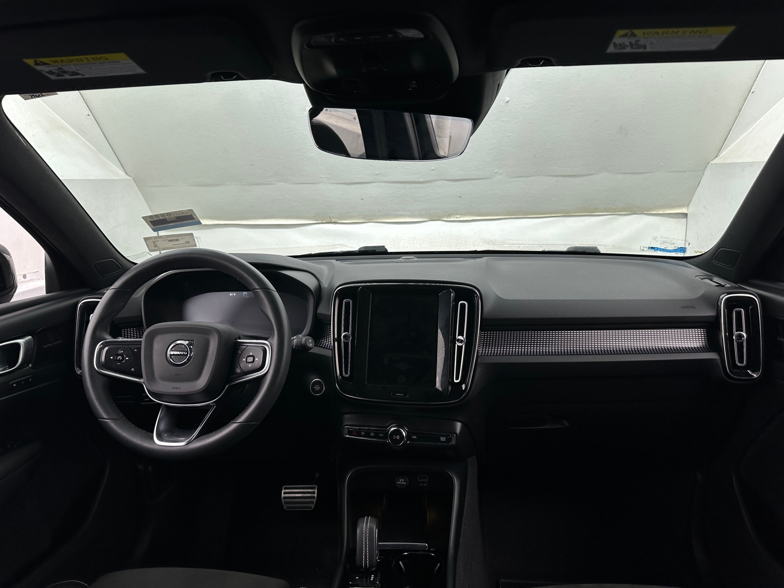 Thumbnail: 2022 Volvo XC40 - 3