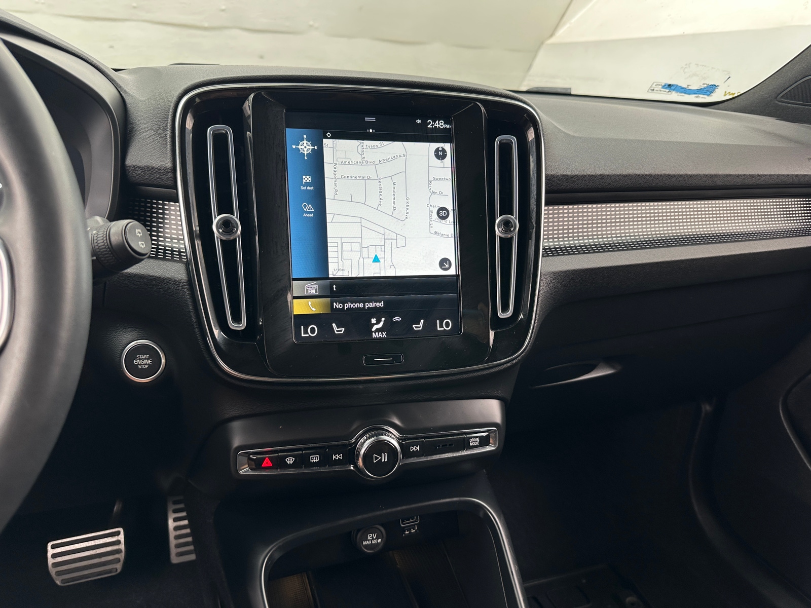 Thumbnail: 2022 Volvo XC40 - 4
