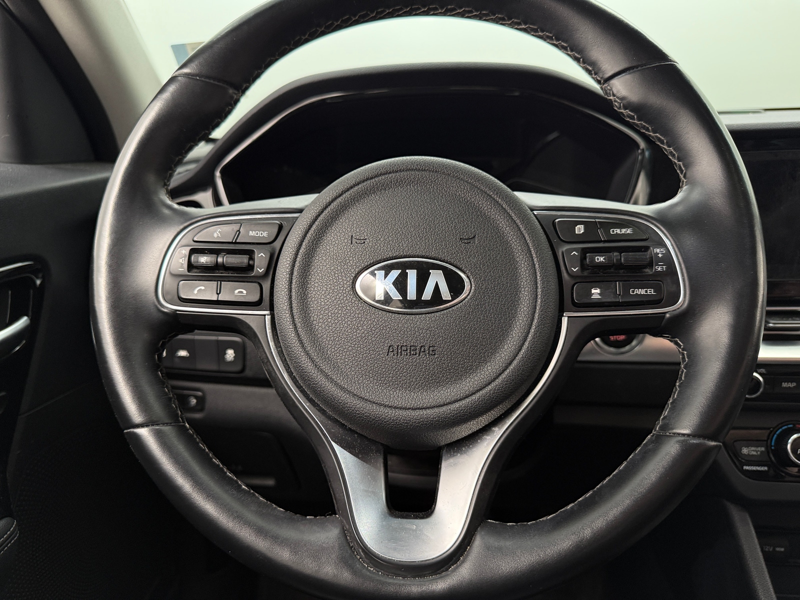 Thumbnail: 2020 Kia Niro - 4