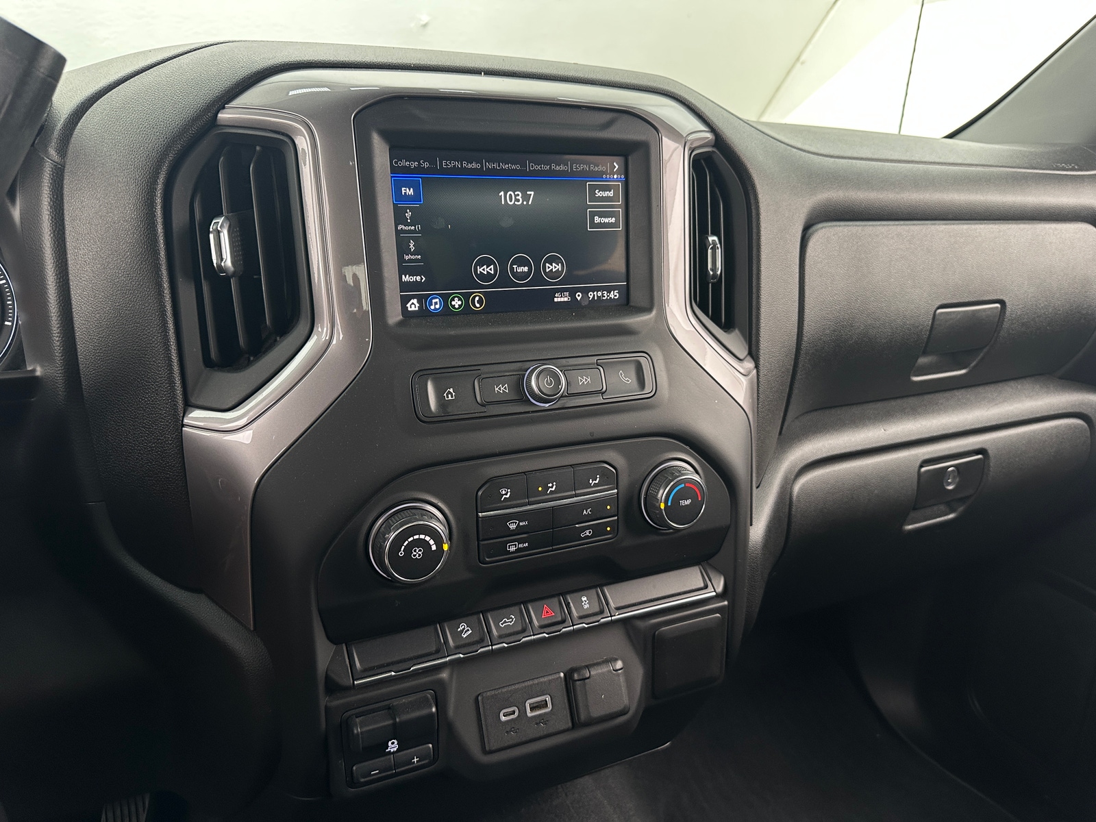 Thumbnail: 2021 Chevrolet Silverado 1500 - 4