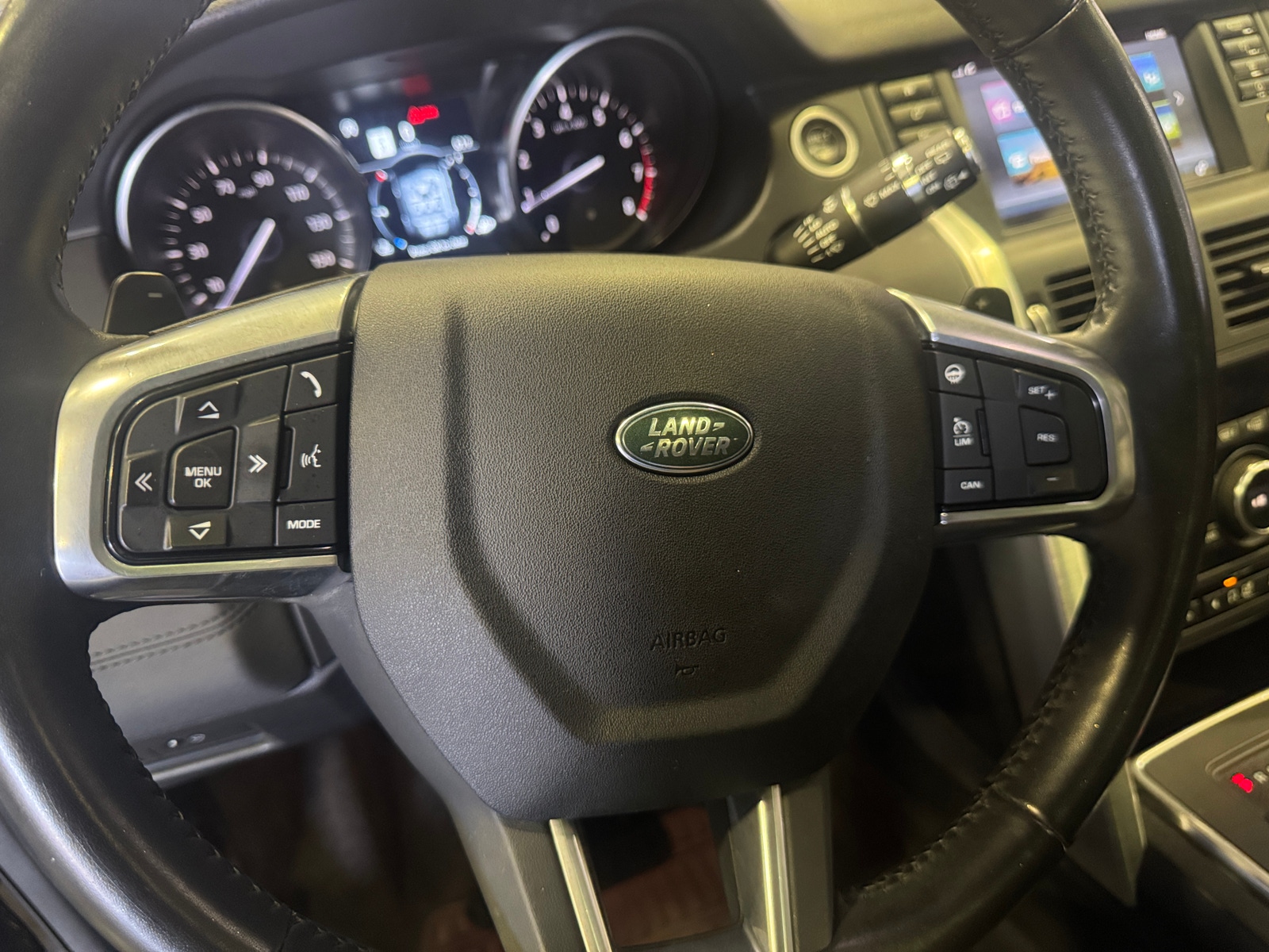 Thumbnail: 2018 Land Rover Discovery Sport - 4