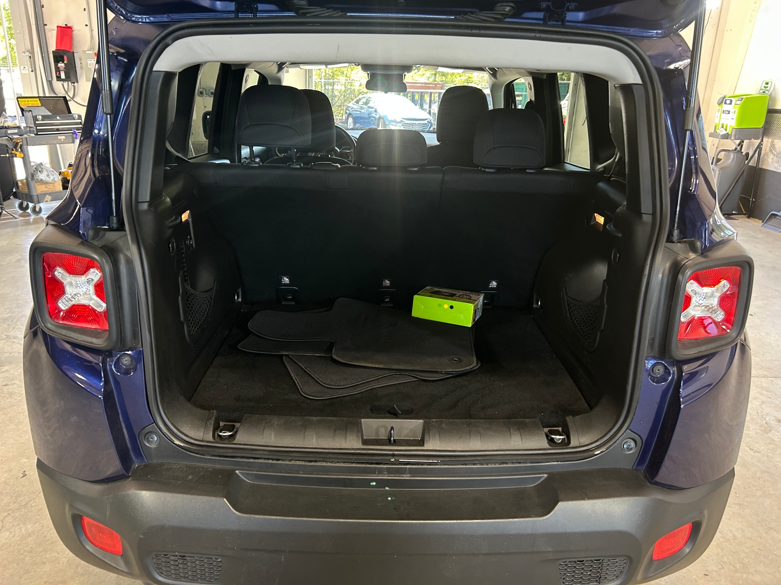 Thumbnail: 2017 Jeep Renegade - 7