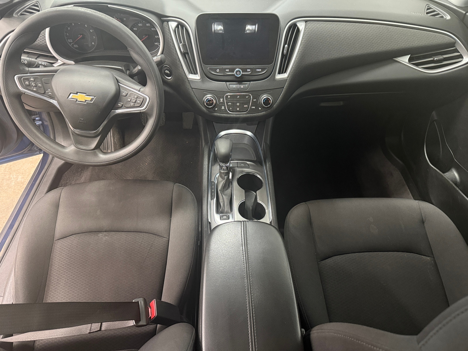 Thumbnail: 2022 Chevrolet Malibu - 3