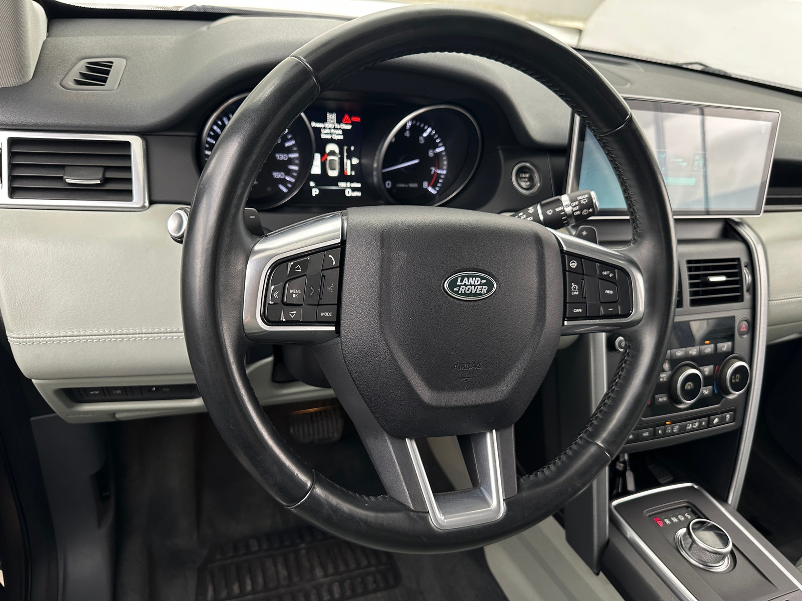 Thumbnail: 2016 Land Rover Discovery Sport - 4