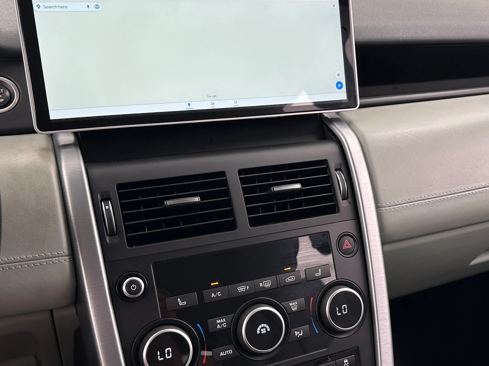 Thumbnail: 2016 Land Rover Discovery Sport - 3