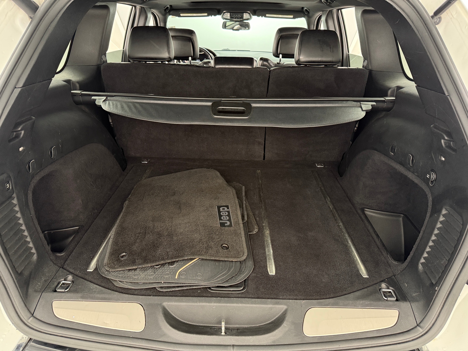 Thumbnail: 2015 Jeep Grand Cherokee - 6