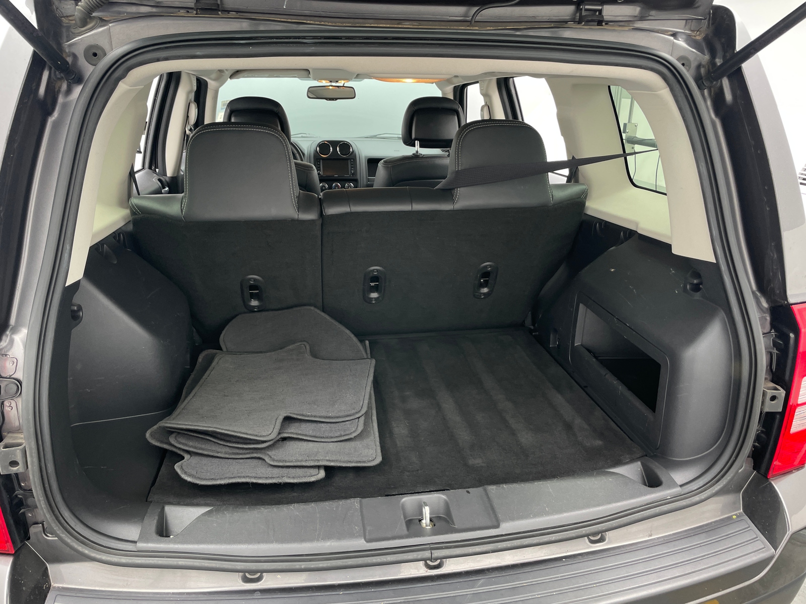 Thumbnail: 2015 Jeep Patriot - 7