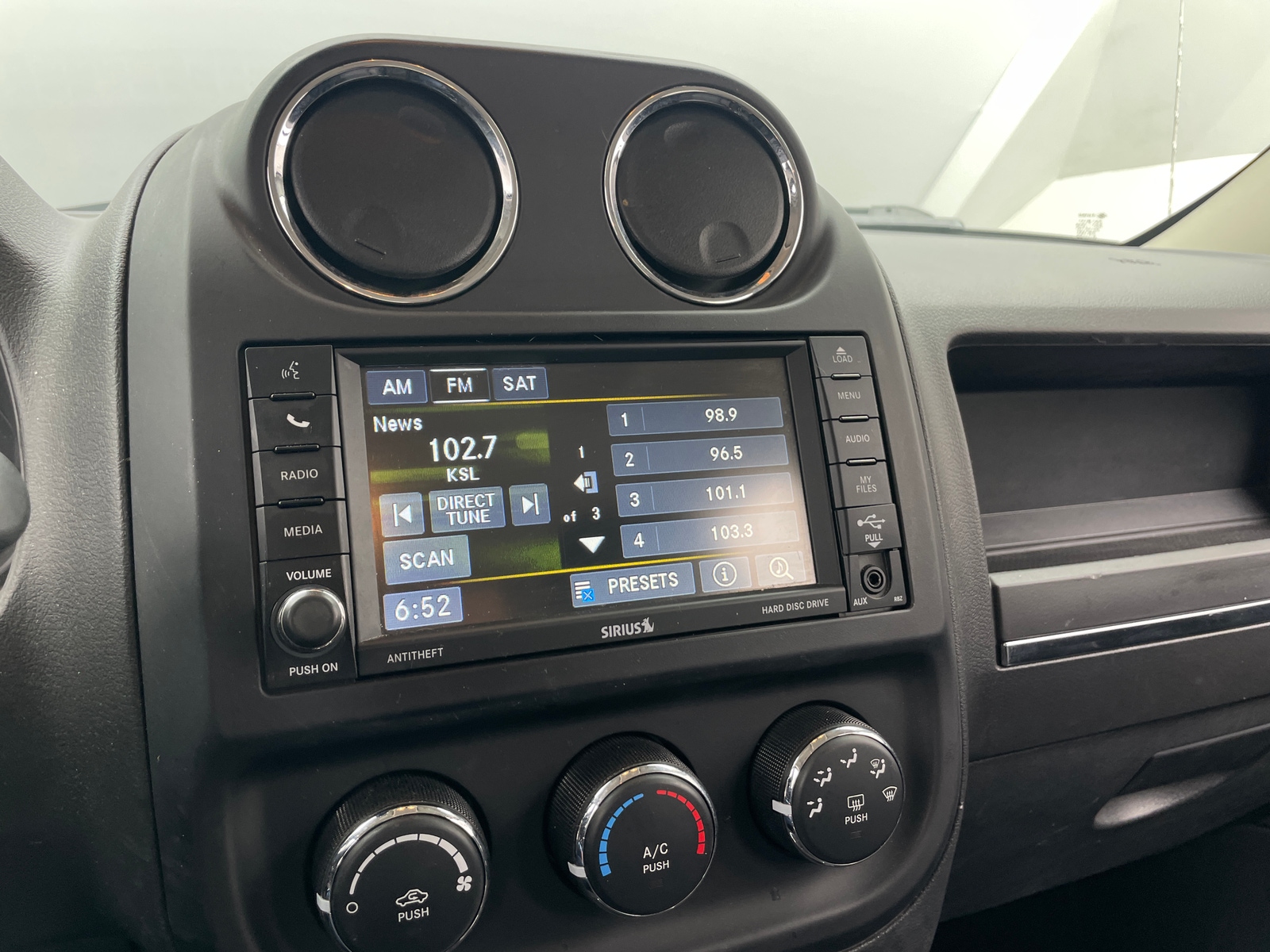 Thumbnail: 2015 Jeep Patriot - 4