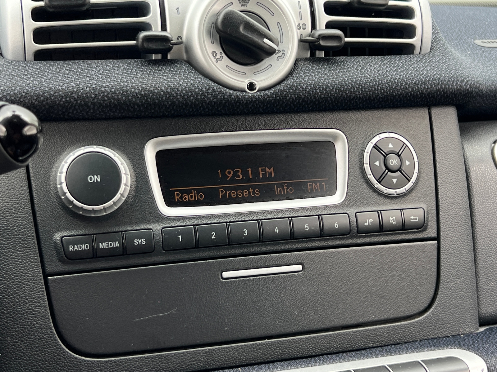 Thumbnail: 2016 smart fortwo - 3