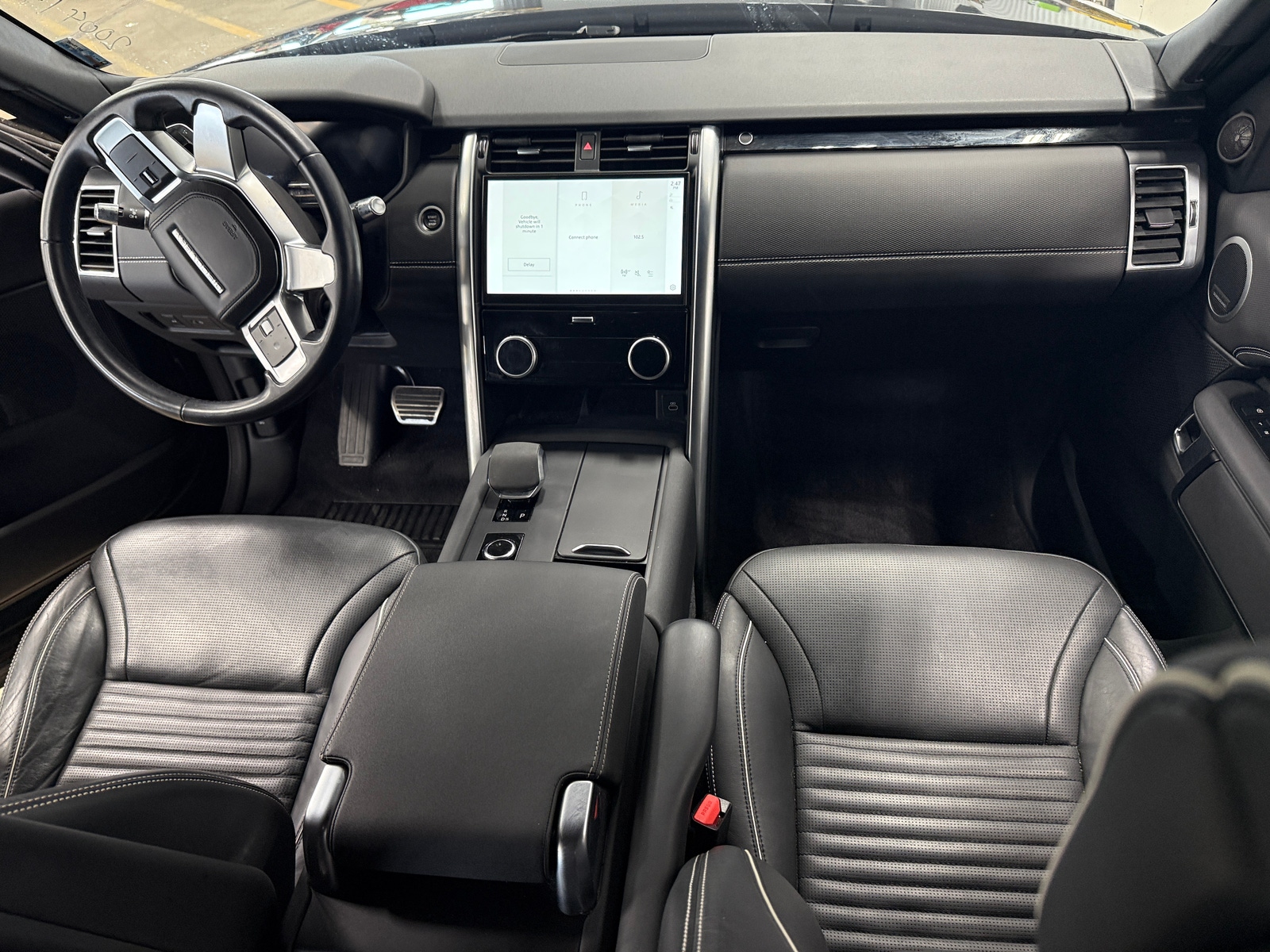 Thumbnail: 2022 Land Rover Discovery - 2