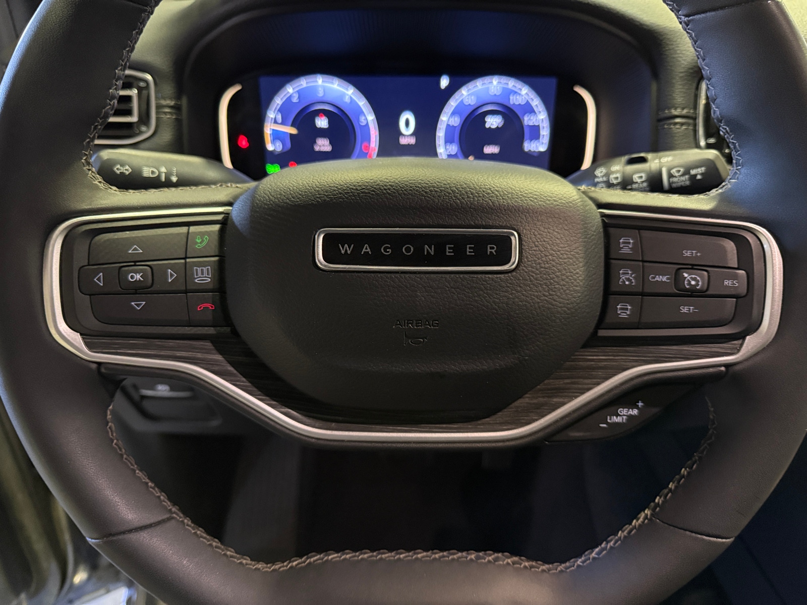 Thumbnail: 2024 Jeep Wagoneer - 4