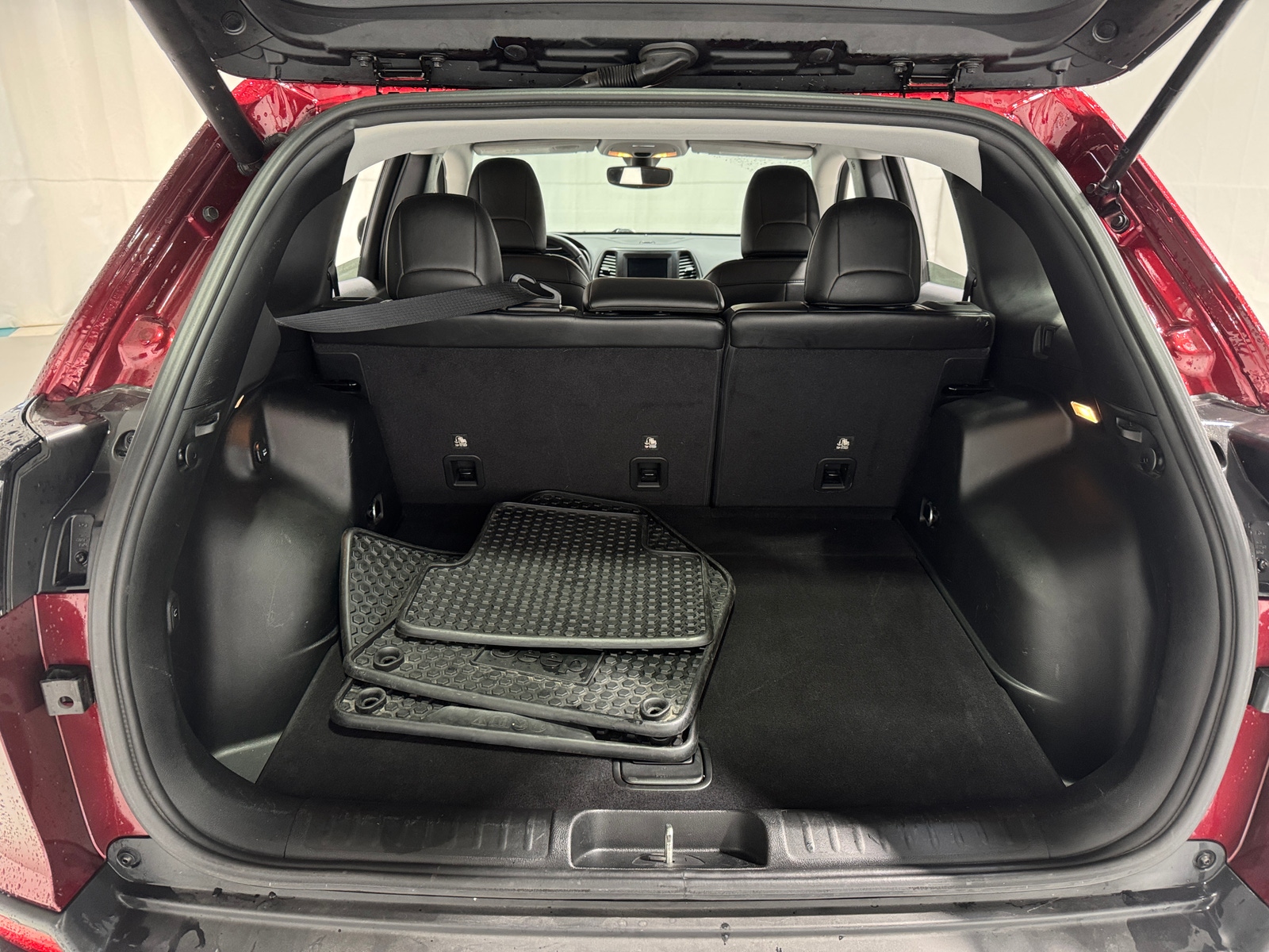 Thumbnail: 2019 Jeep Cherokee - 7