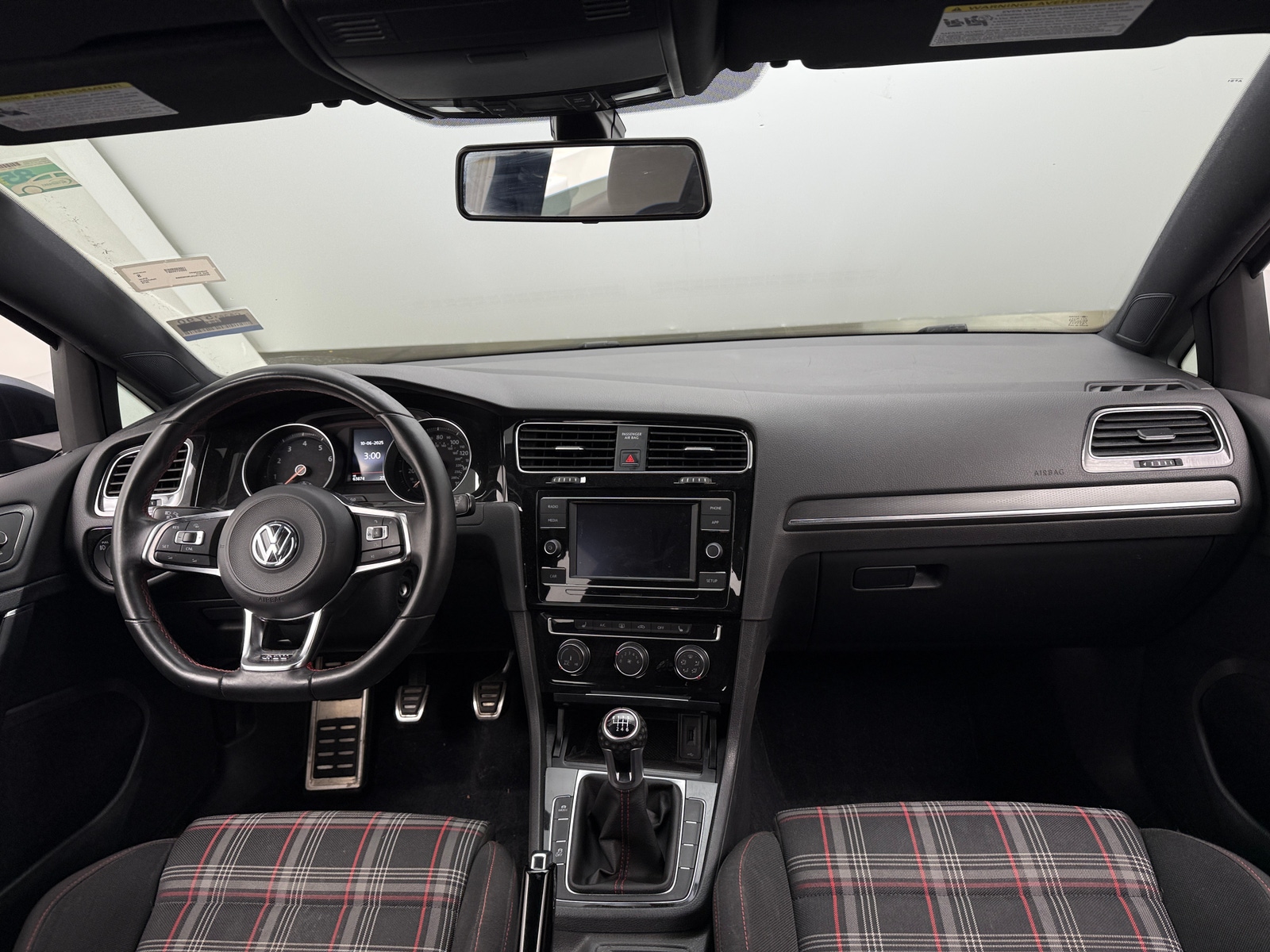 Thumbnail: 2018 Volkswagen Golf - 3