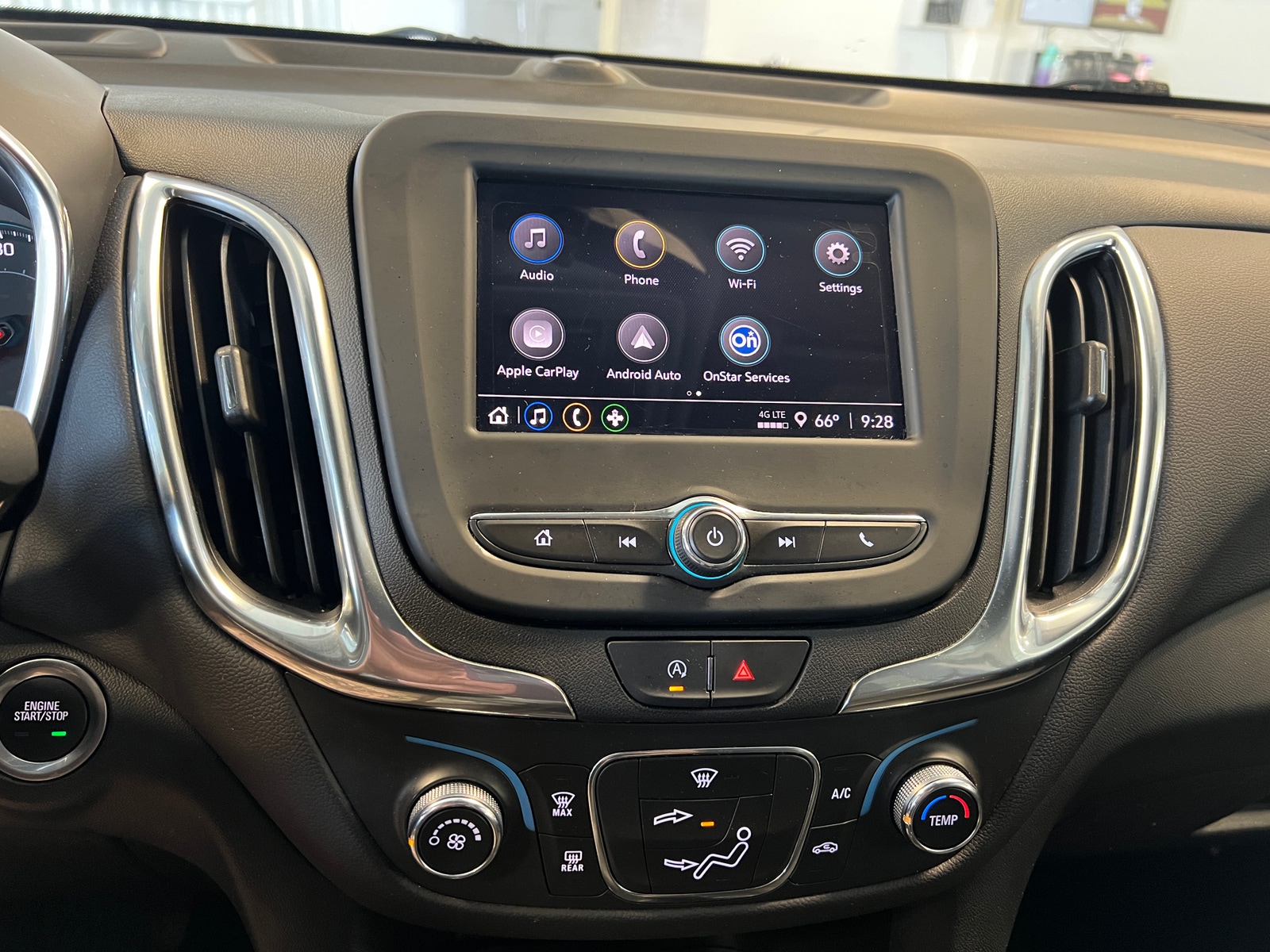 Thumbnail: 2022 Chevrolet Equinox - 4