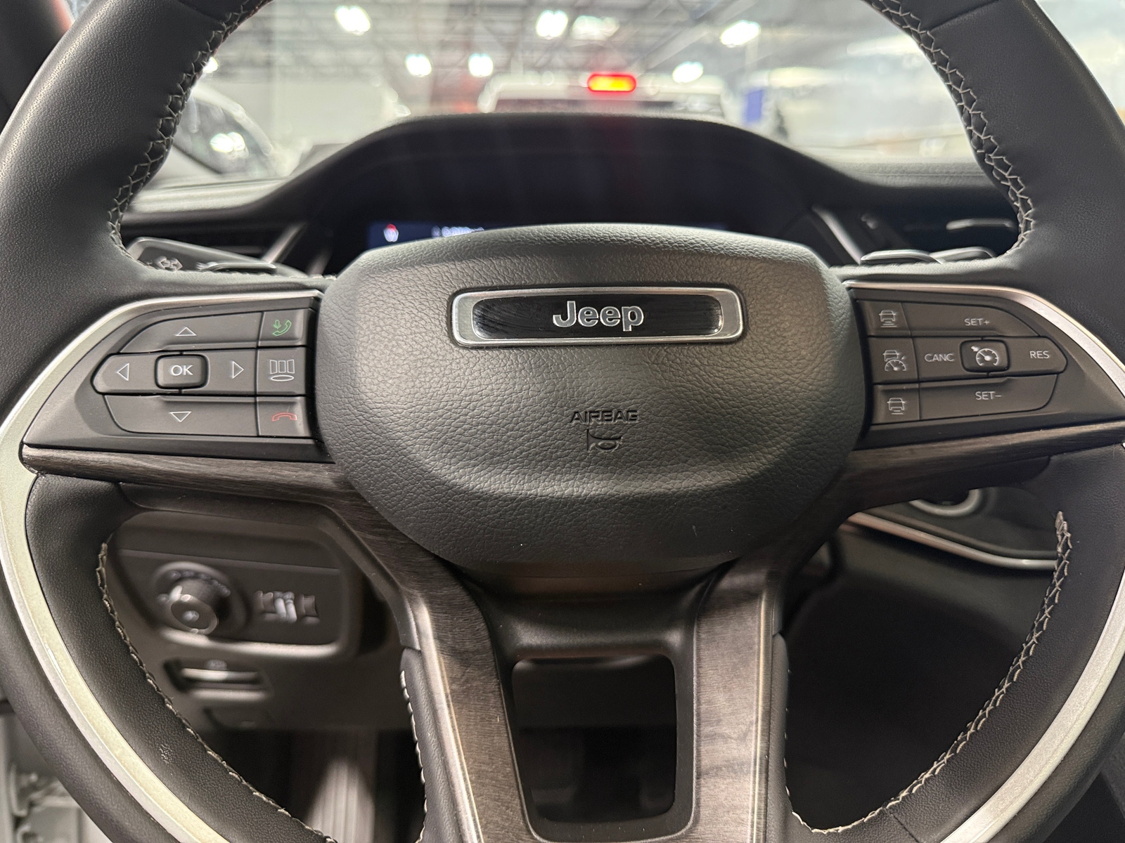 Thumbnail: 2024 Jeep Grand Cherokee L - 4
