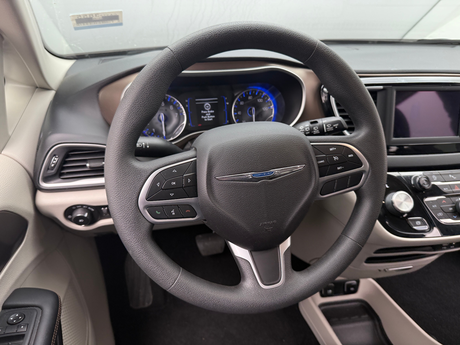 Thumbnail: 2018 Chrysler Pacifica - 5