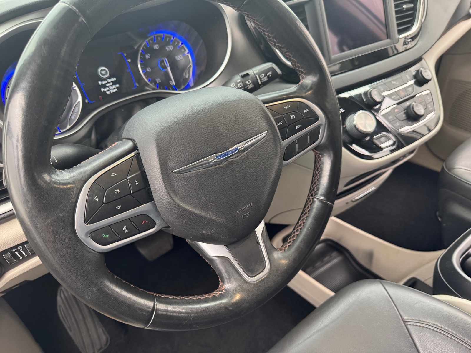 Thumbnail: 2020 Chrysler Pacifica - 4
