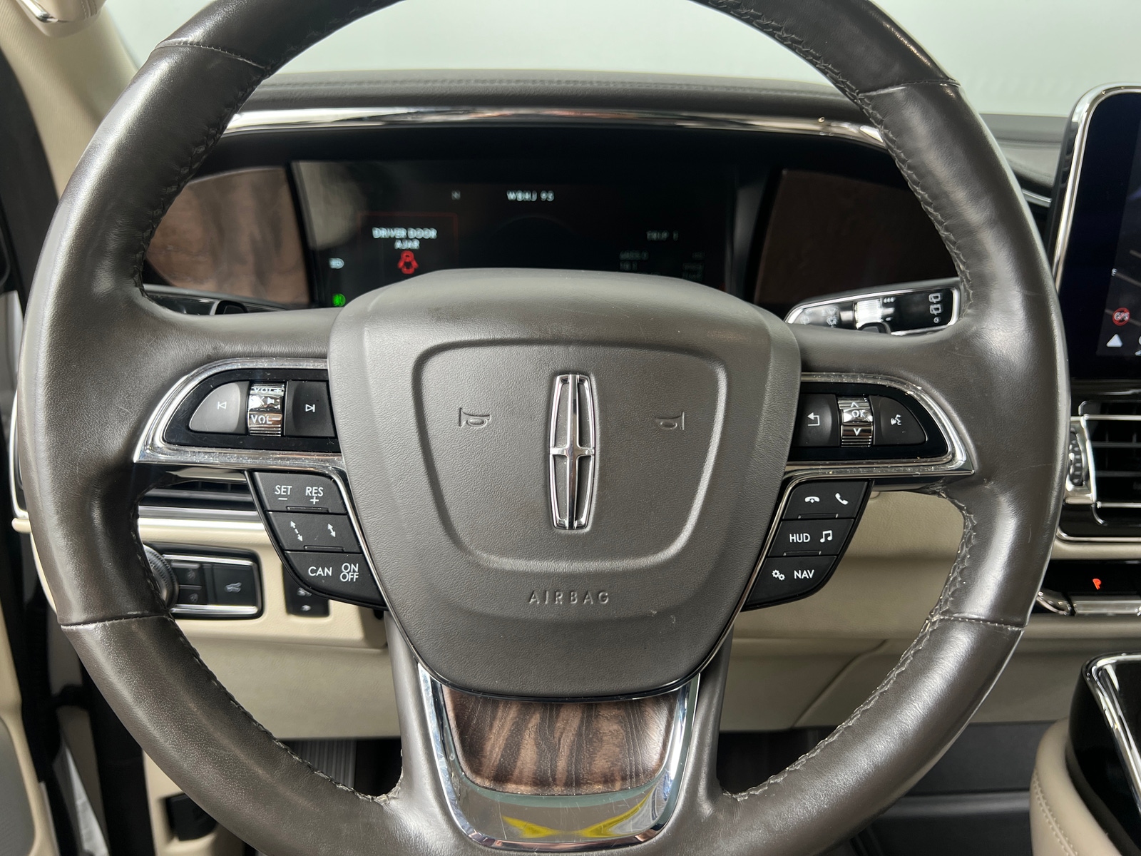 Thumbnail: 2019 Lincoln Navigator - 4