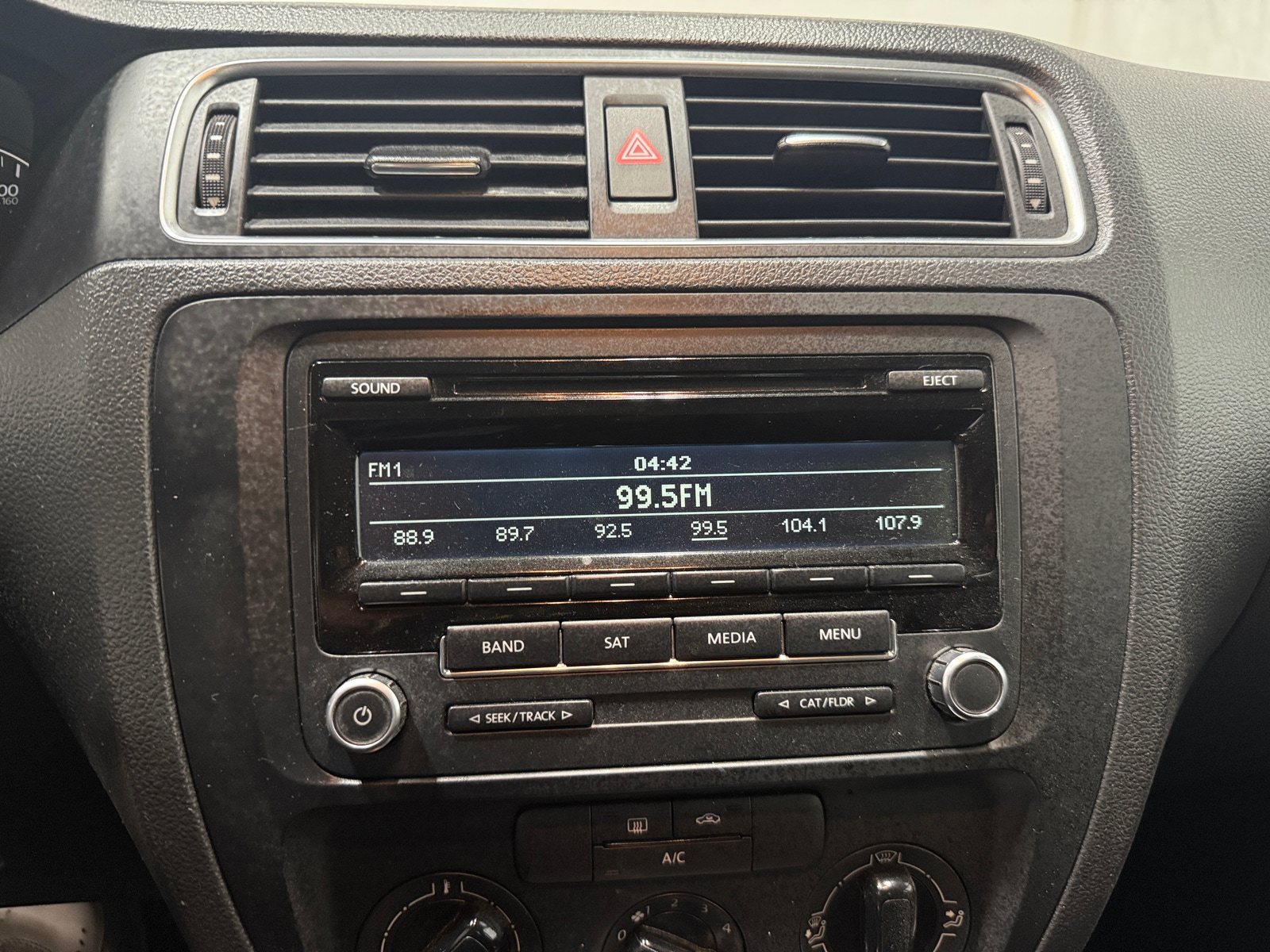 Thumbnail: 2014 Volkswagen Jetta - 4