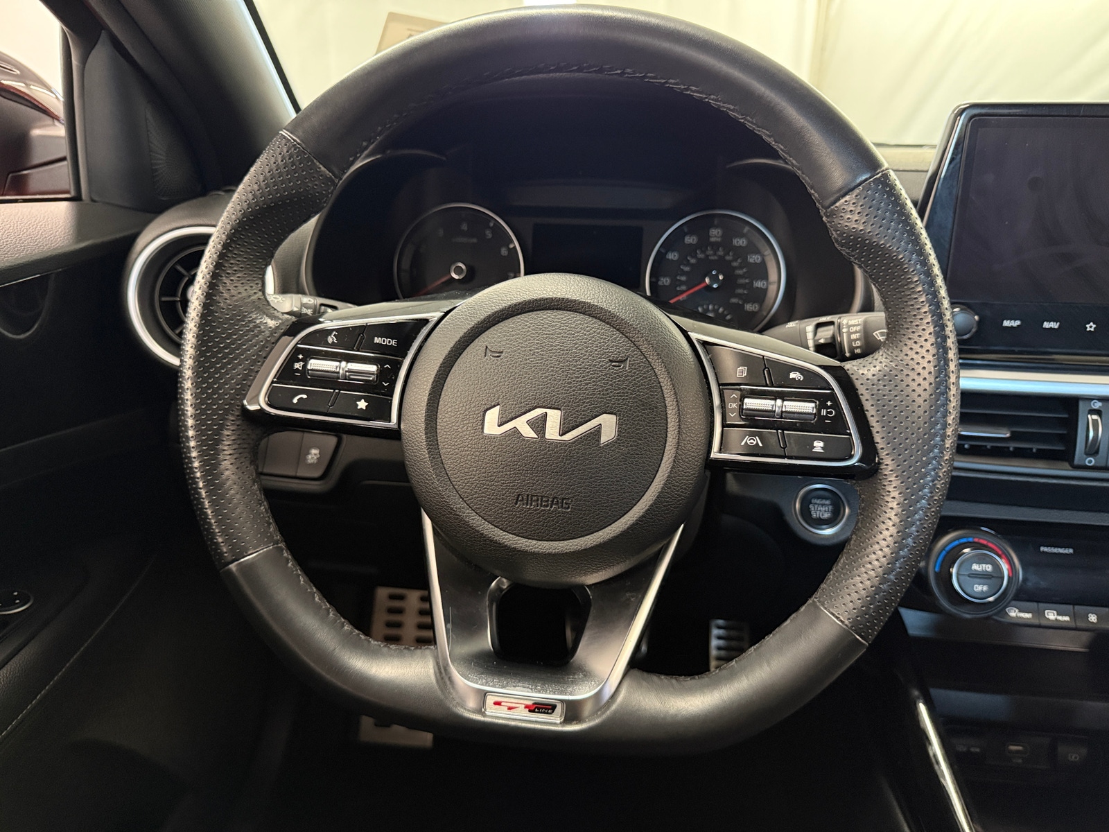 Thumbnail: 2023 Kia Forte - 4