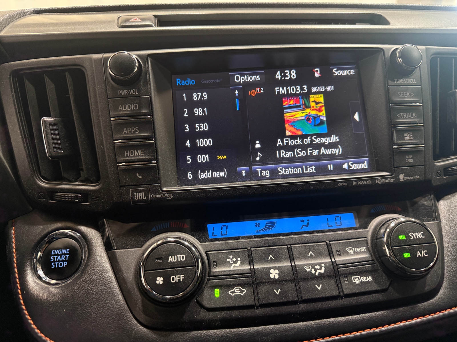 Thumbnail: 2018 Toyota RAV4 - 3