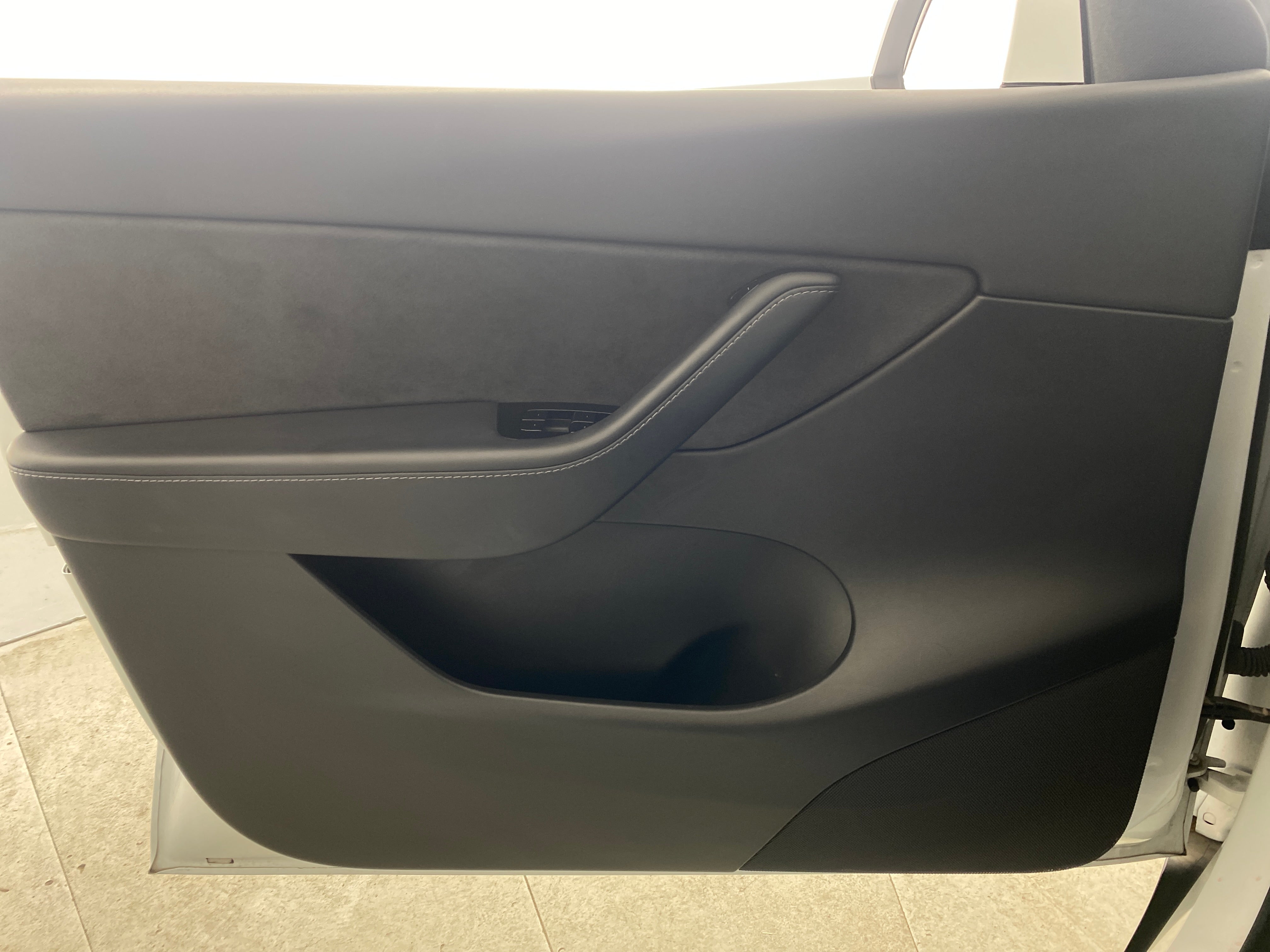 Used 2020 Tesla Model Y Long Range with VIN 5YJYGDEE8LF013529 for sale in Oak Creek, WI