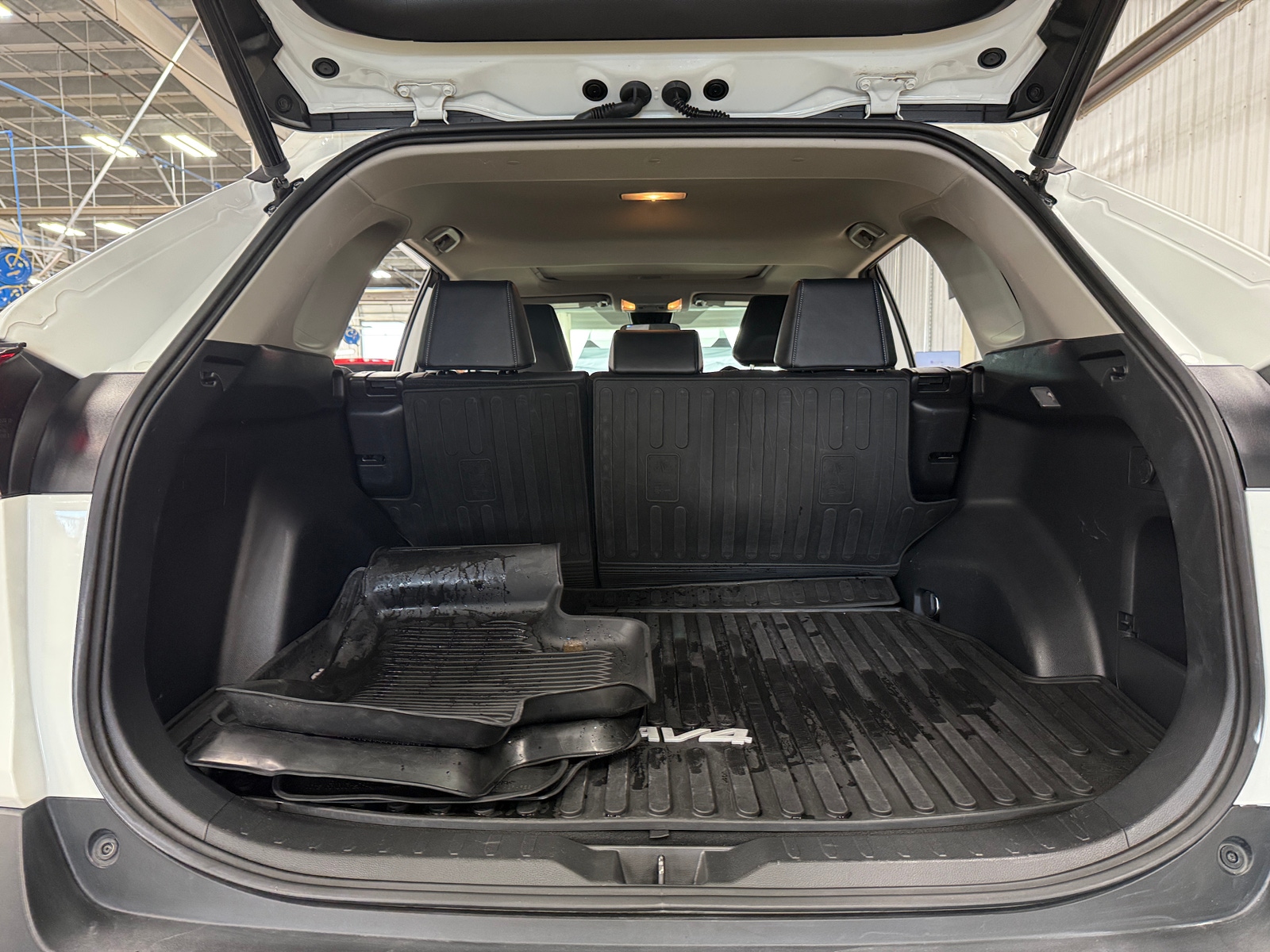 Thumbnail: 2019 Toyota RAV4 - 6