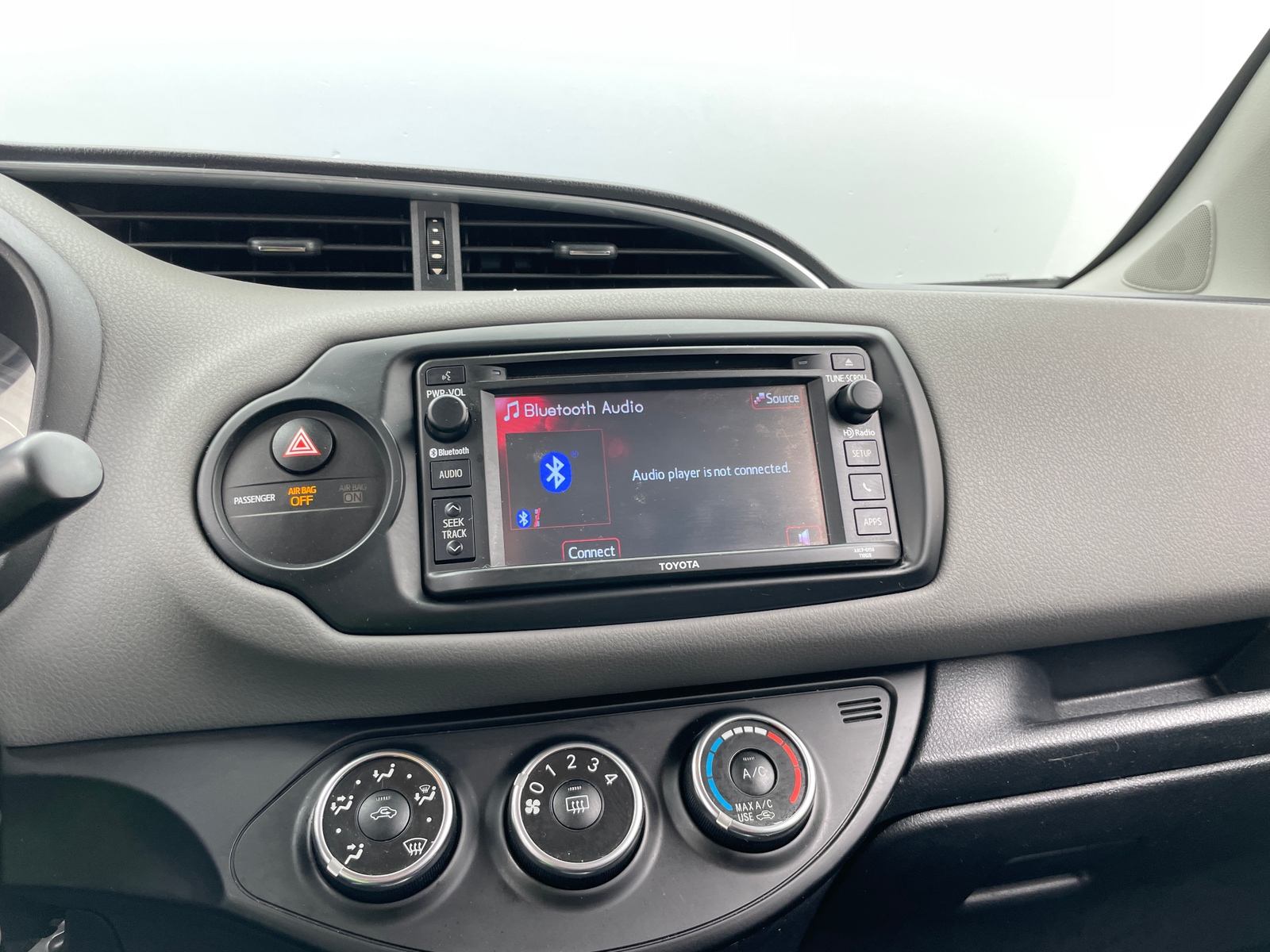 Thumbnail: 2017 Toyota Yaris - 3