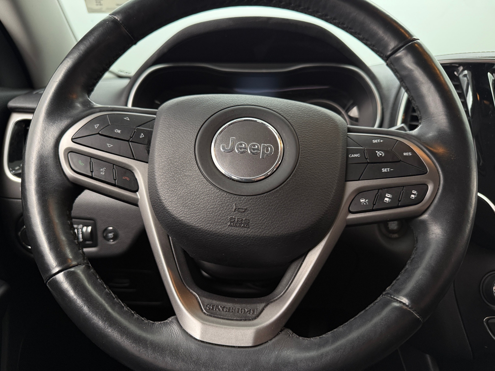 Thumbnail: 2019 Jeep Cherokee - 4