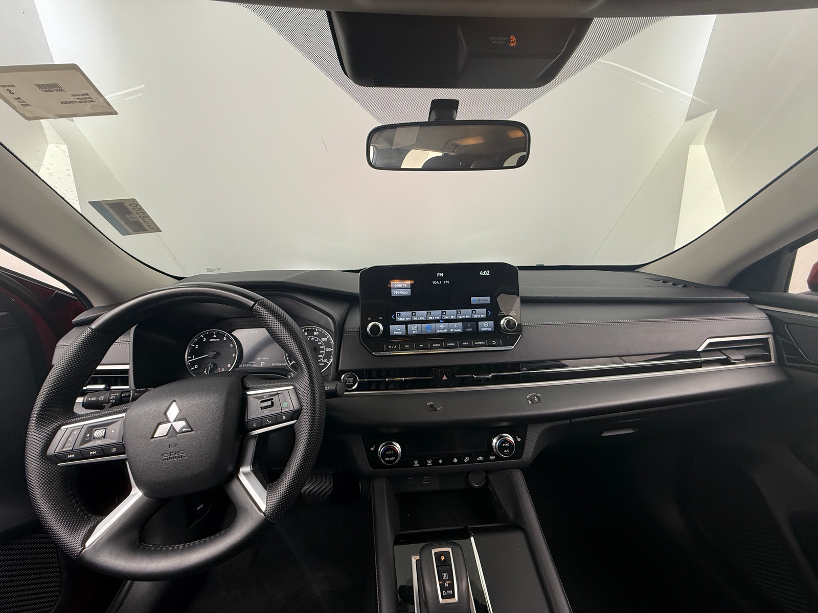 Thumbnail: 2023 Mitsubishi Outlander - 2