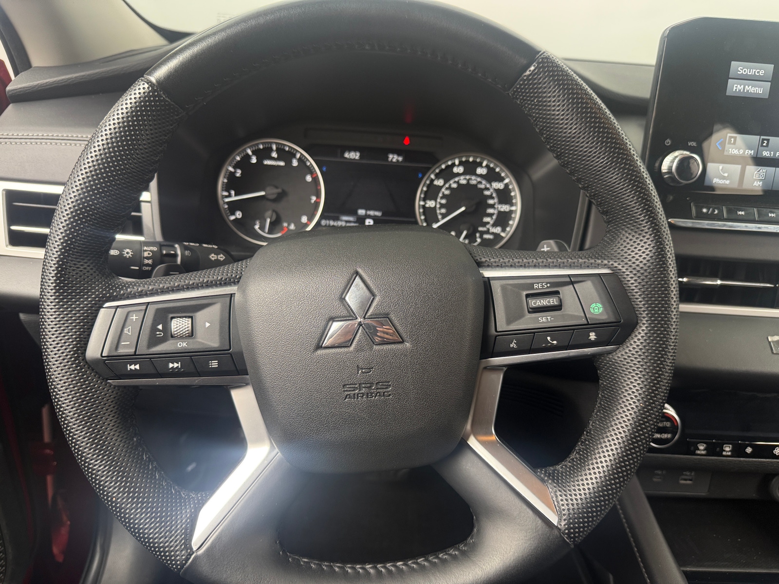 Thumbnail: 2023 Mitsubishi Outlander - 4