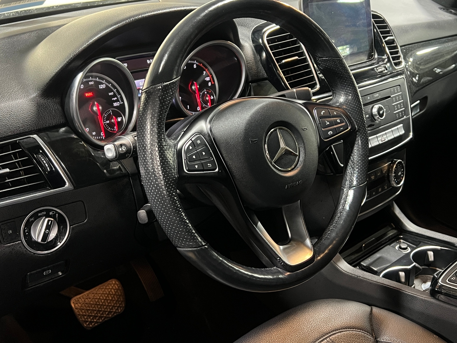 Thumbnail: 2017 Mercedes-Benz GLE - 4